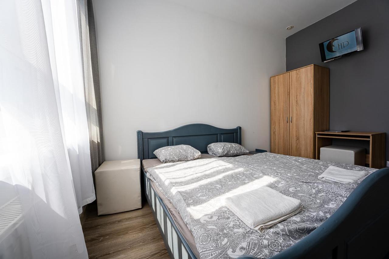 Large Double Room - Photo 6