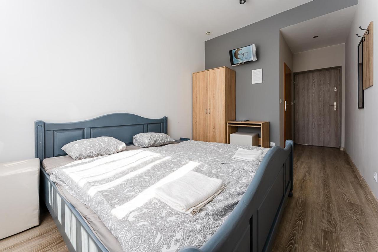 Large Double Room - Photo 3
