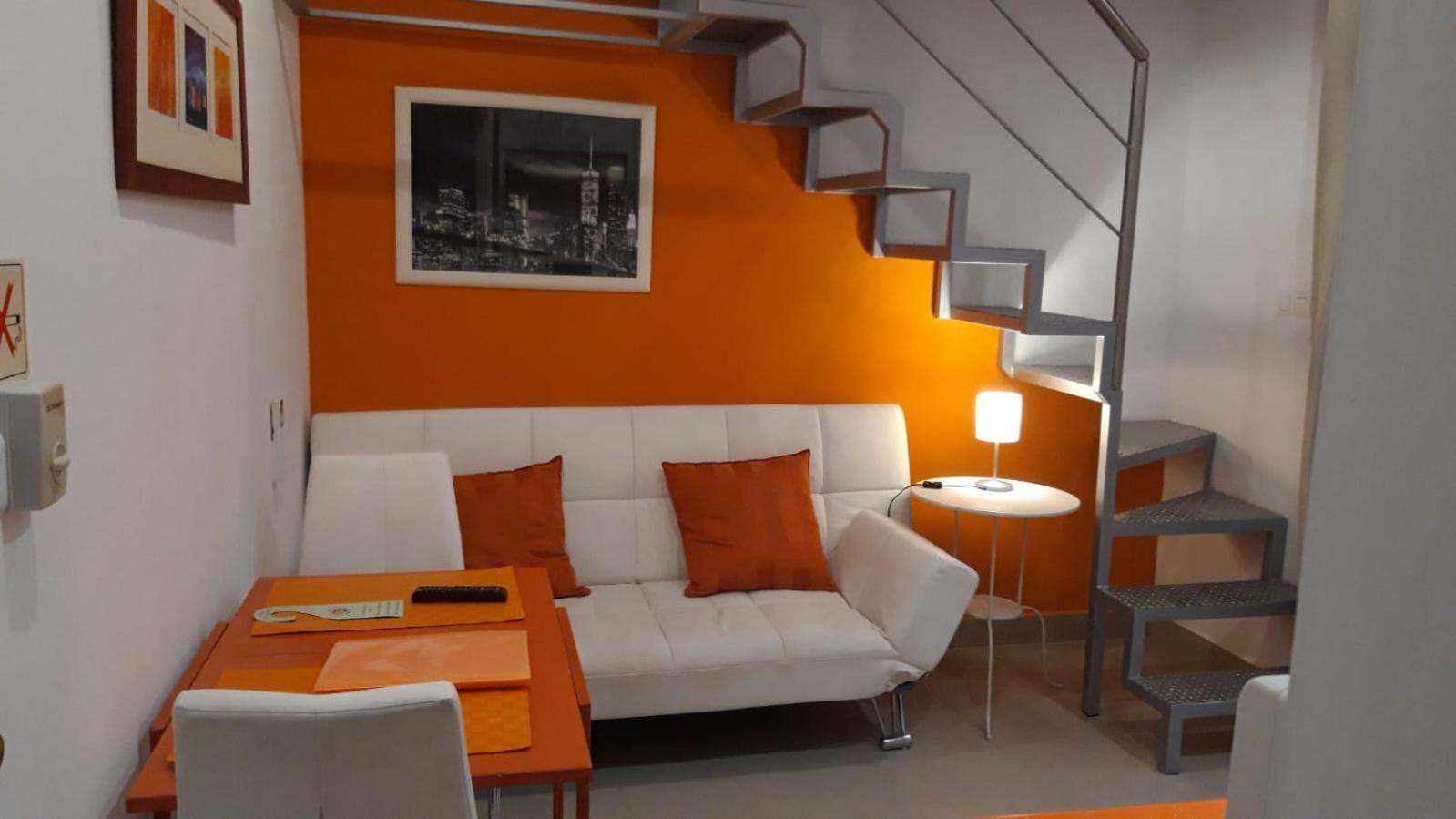 Apartamento Dúplex con Terraza y Balcón