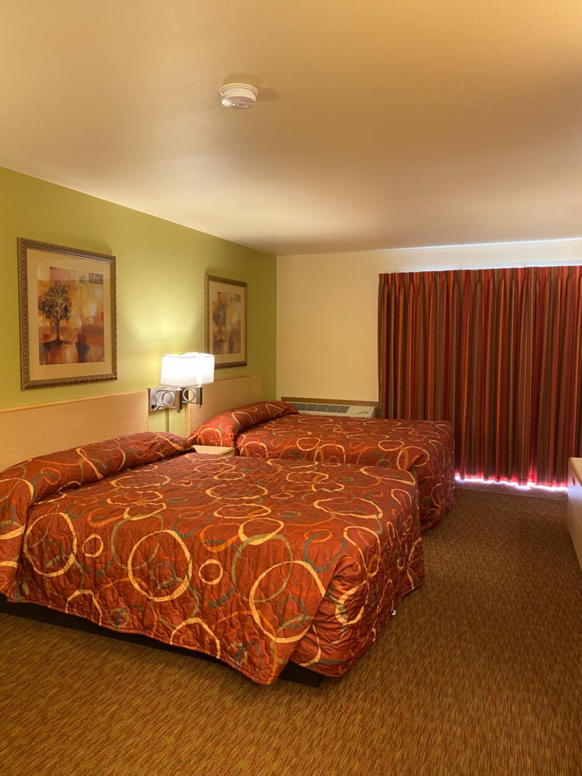 2 Queen Beds