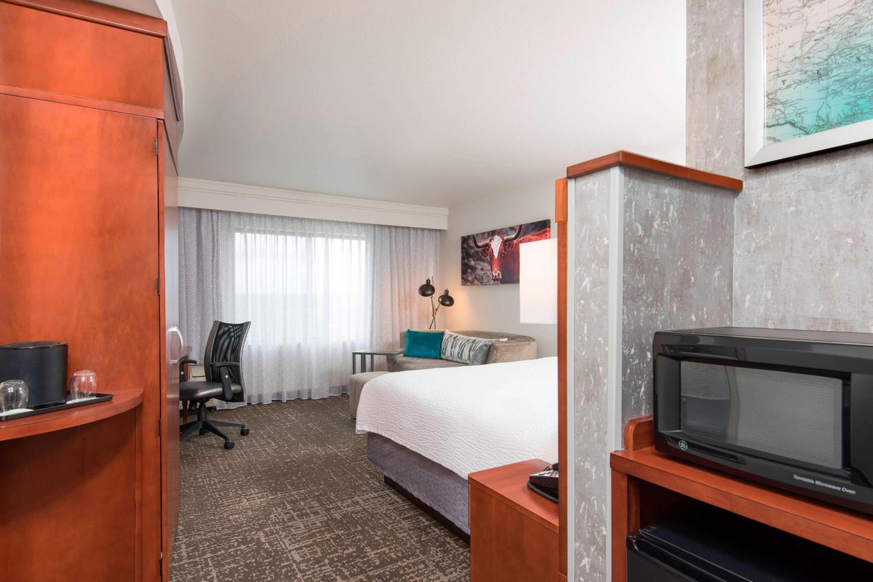 King Room with Sofa Bed - Hearing Accessible