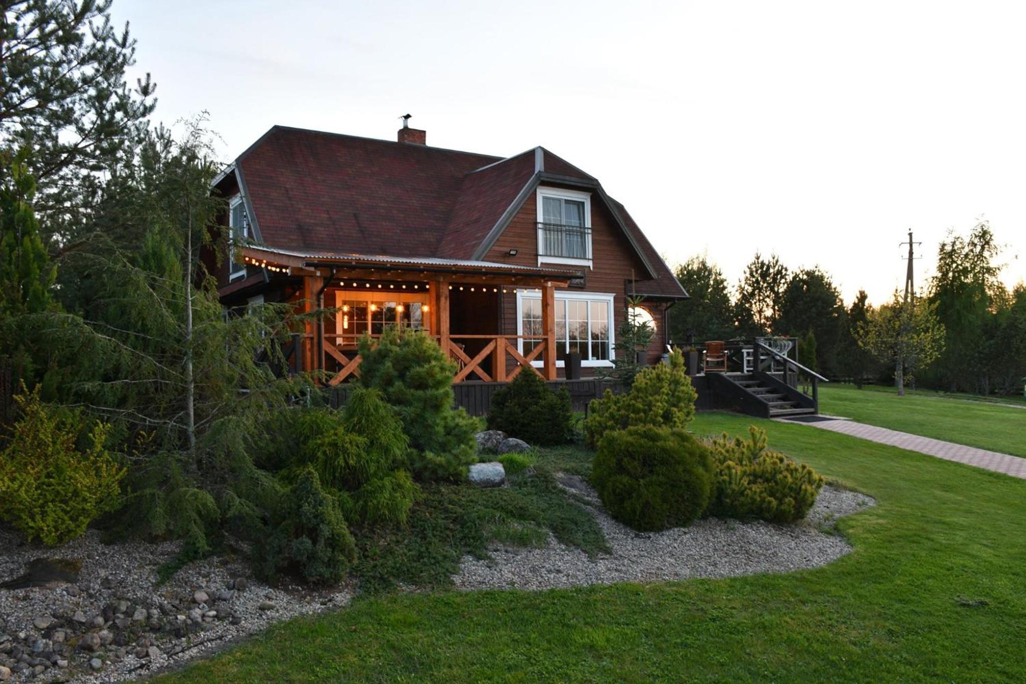 Five-Bedroom House photo 2