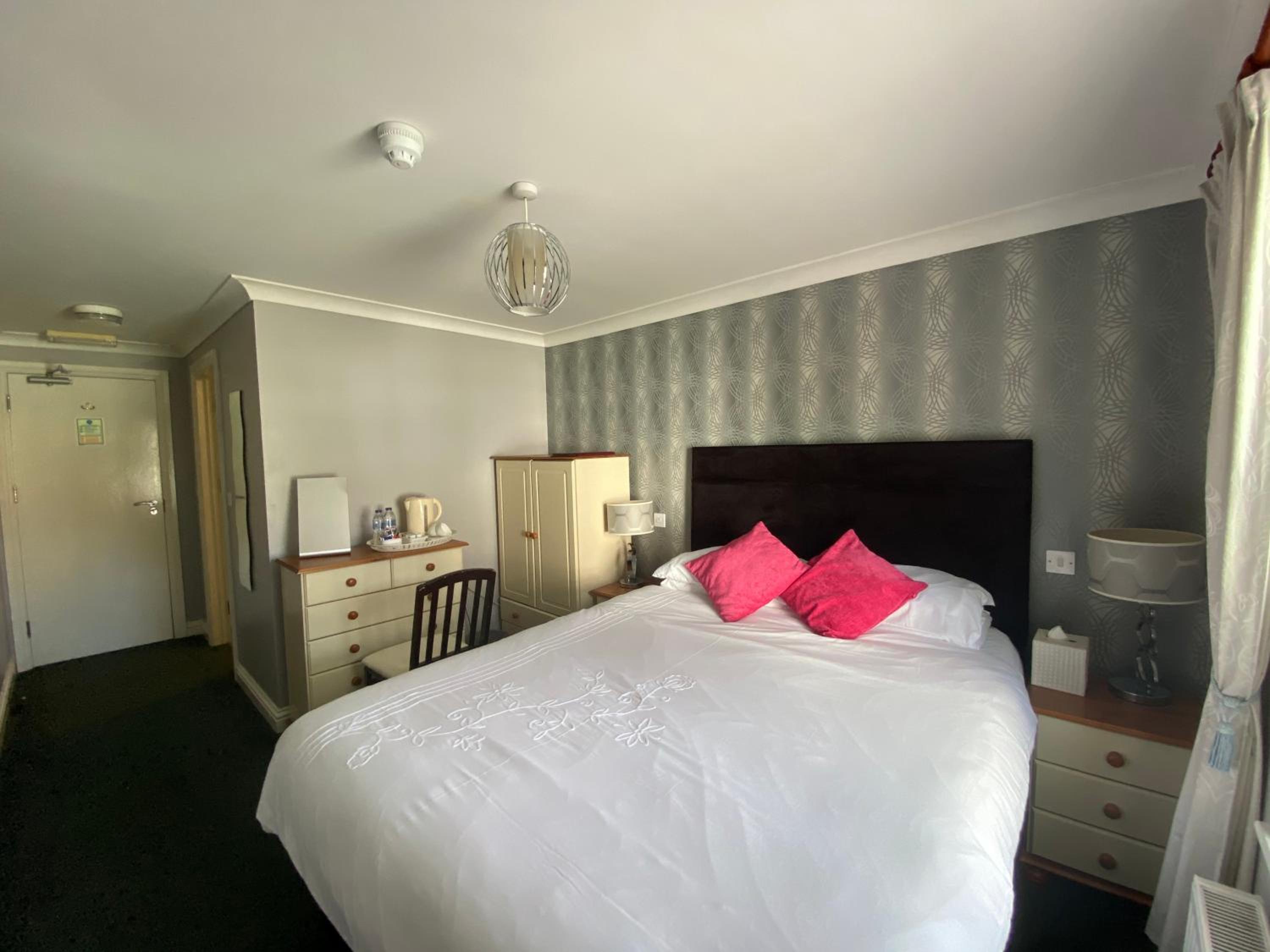 Deluxe King Room - Photo 6