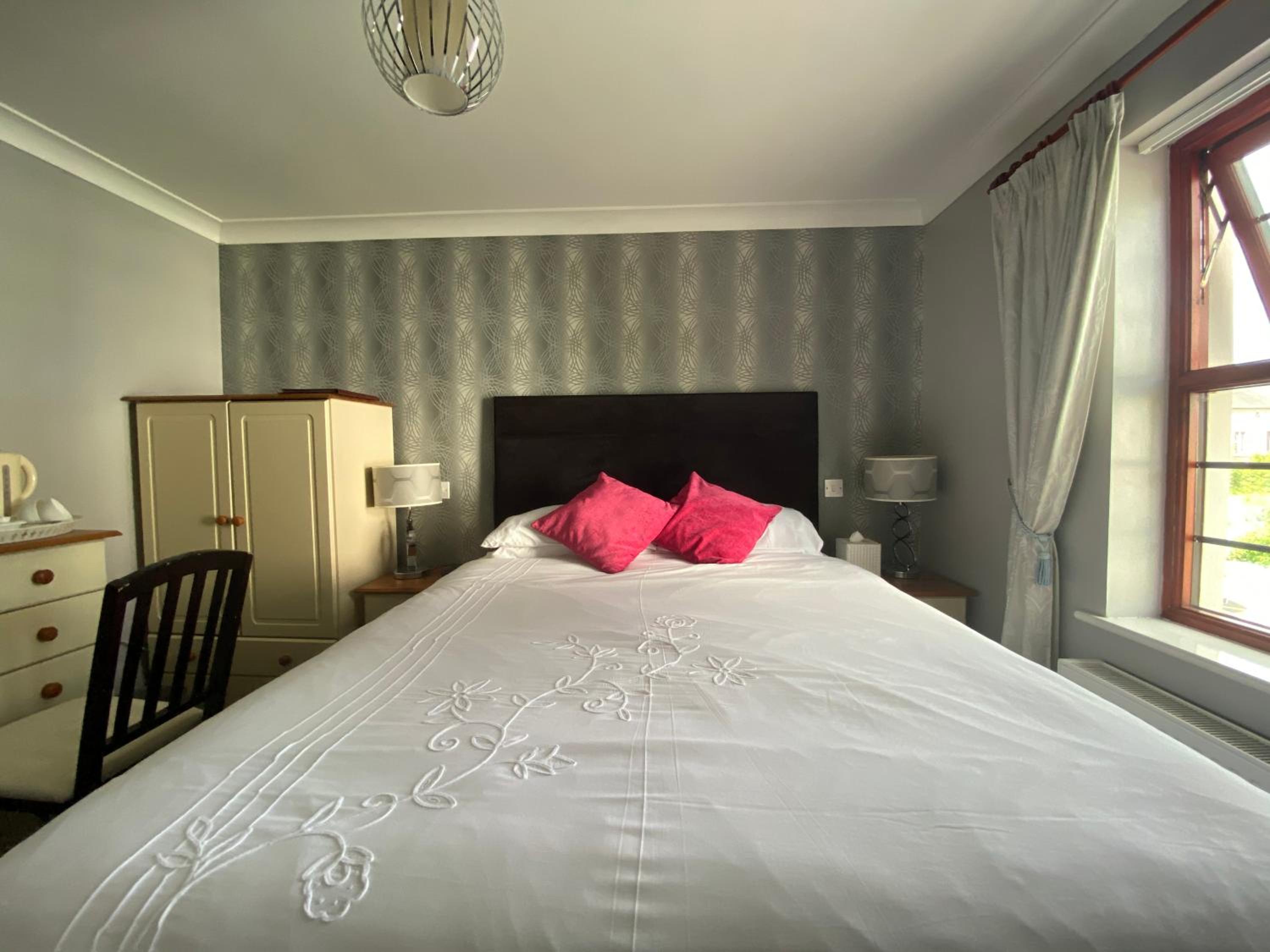 Deluxe King Room - Photo 2
