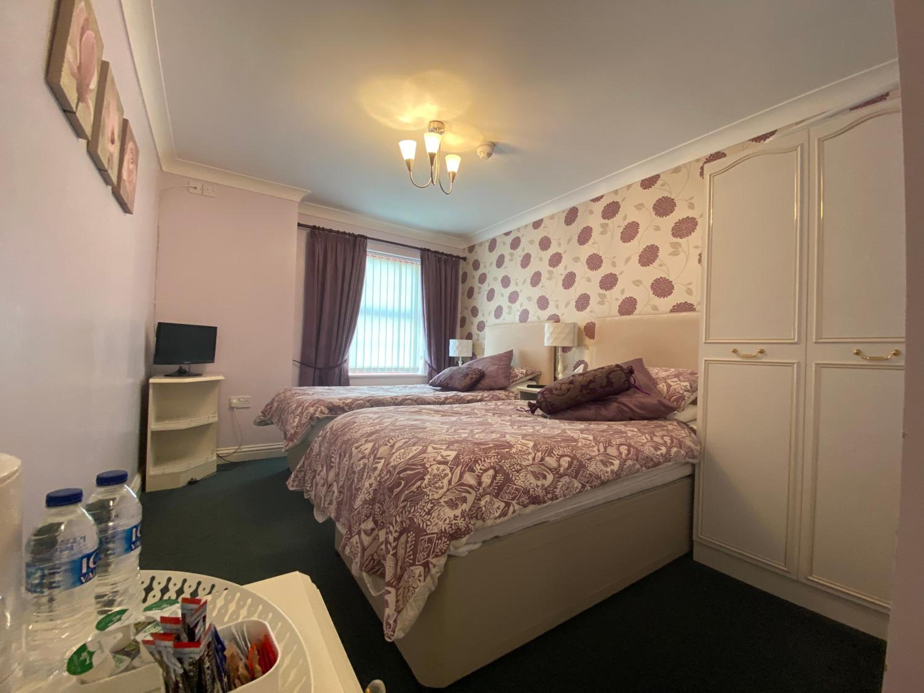 Twin Room - Photo 1