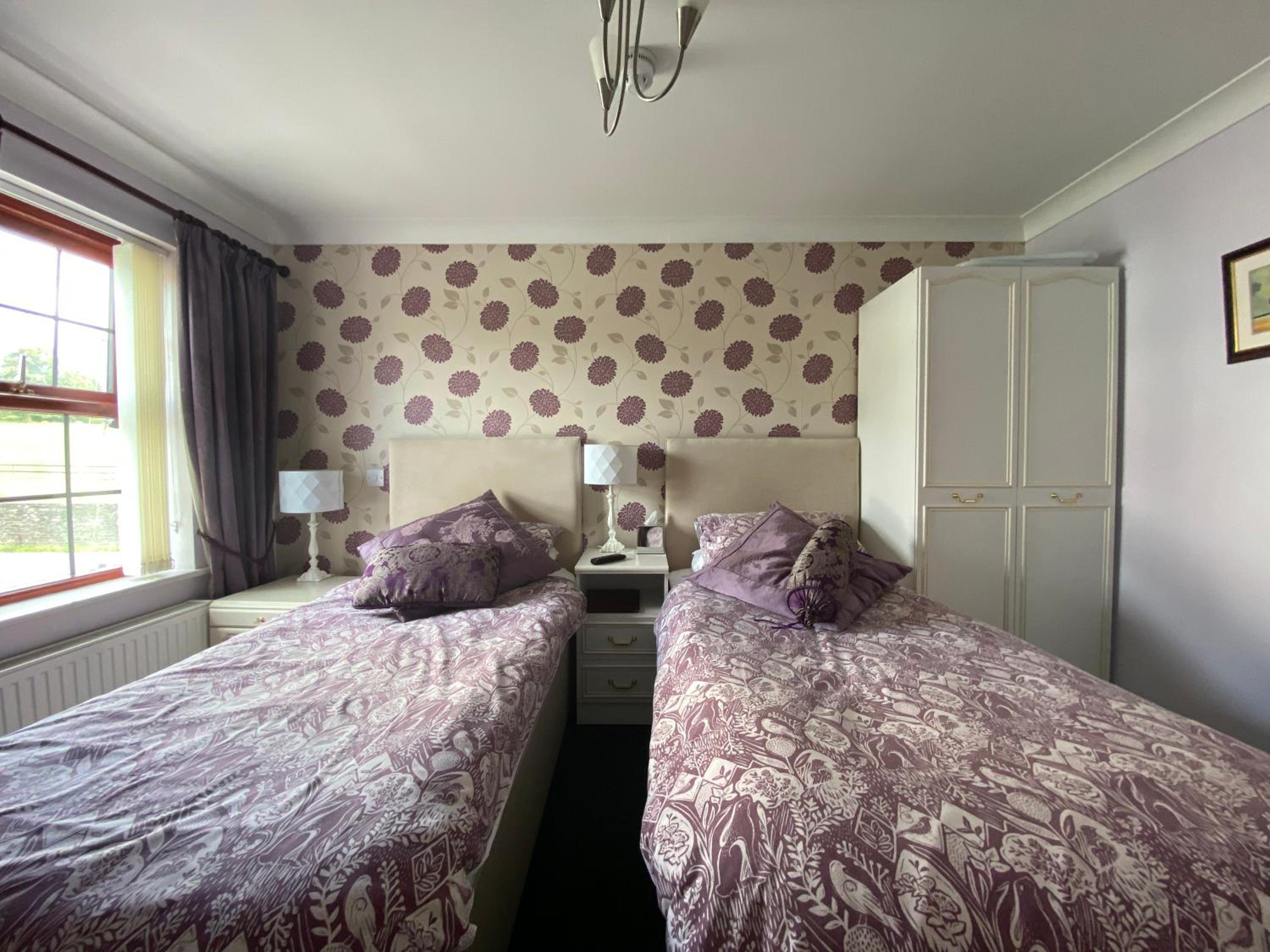 Twin Room - Photo 4