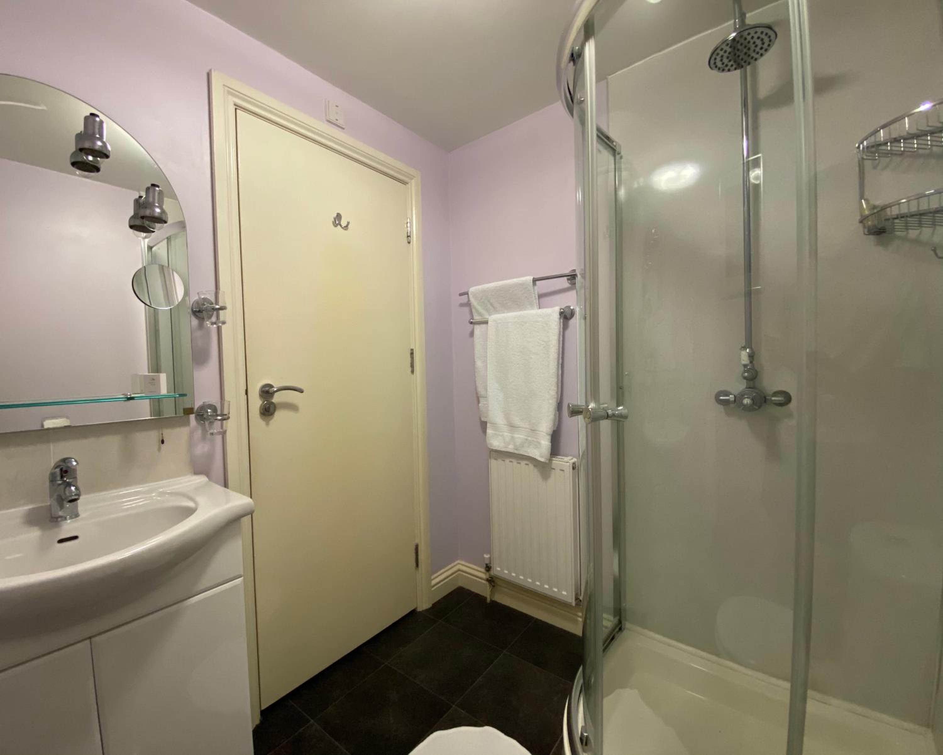 Twin Room - Photo 6