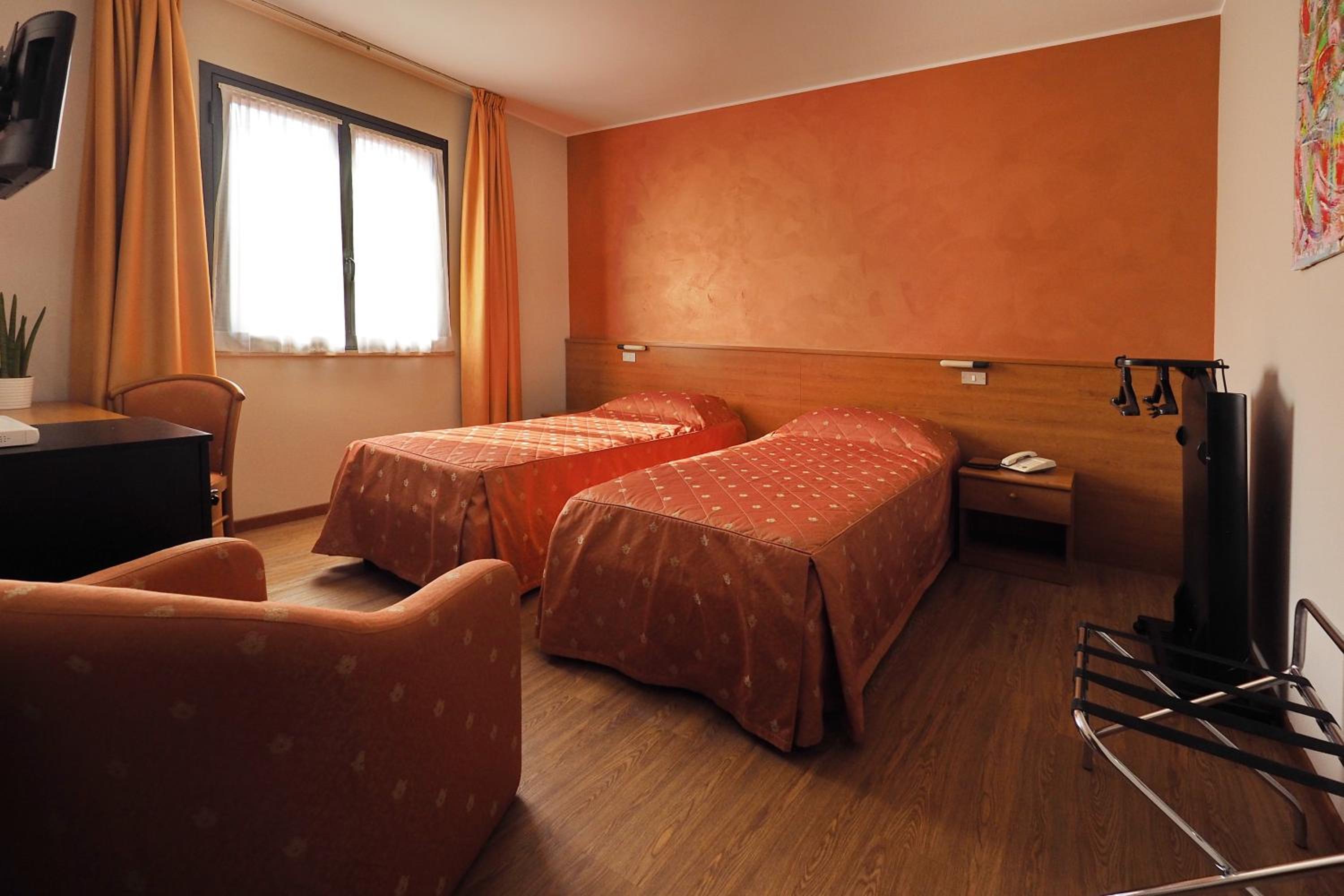 Double or Twin Room - Photo 1