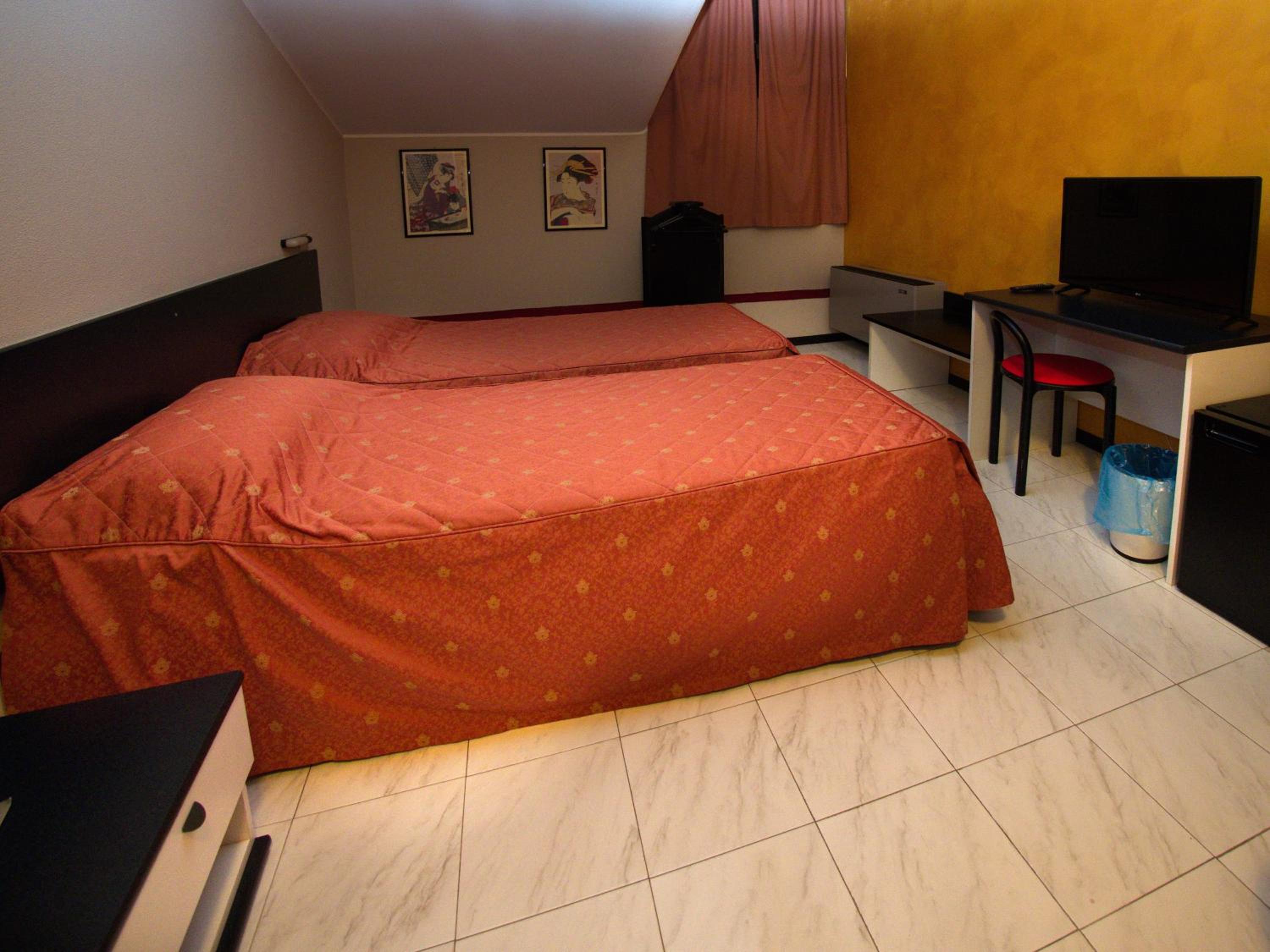 Double or Twin Room - Photo 2