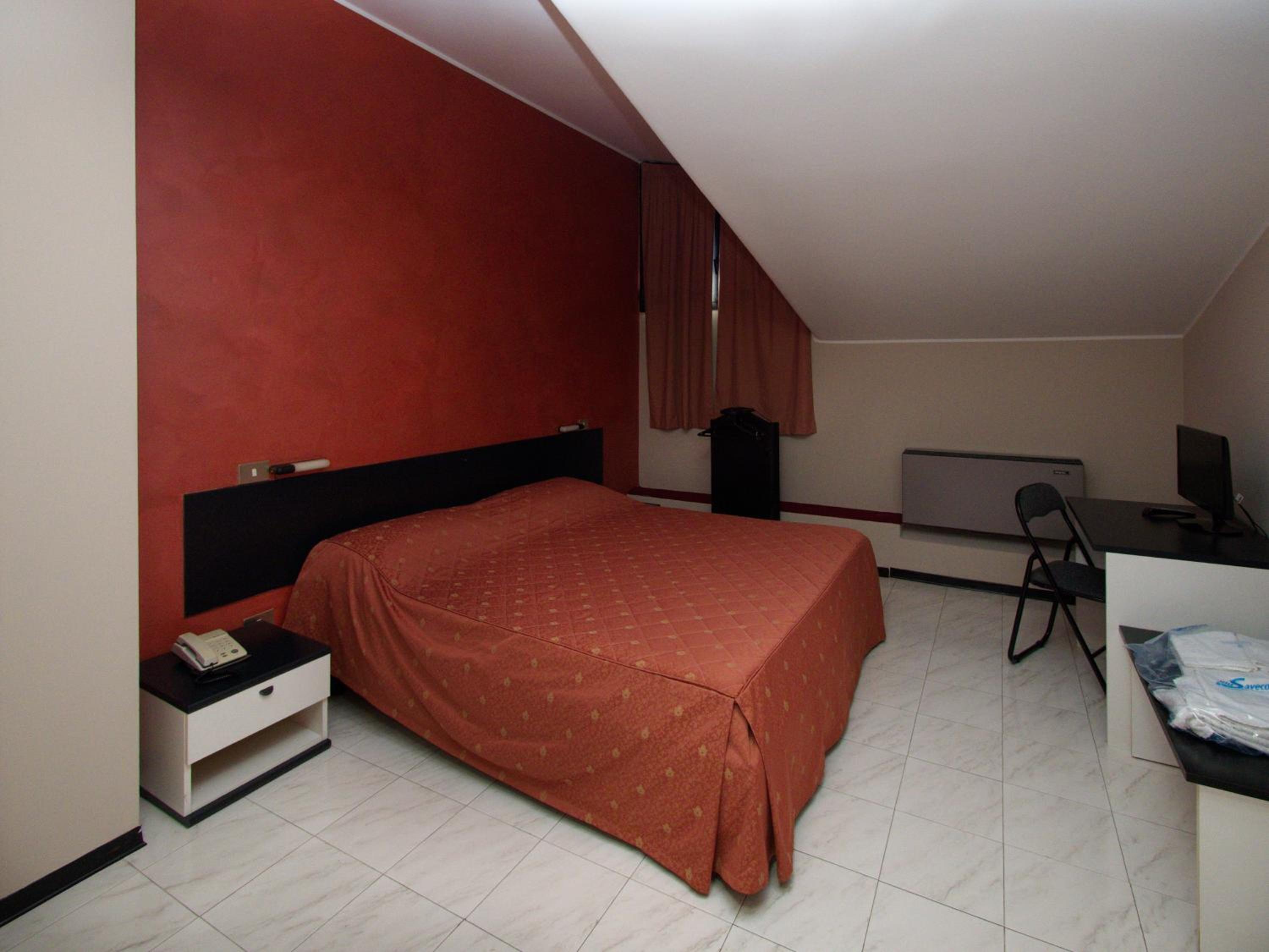 Double or Twin Room - Photo 5