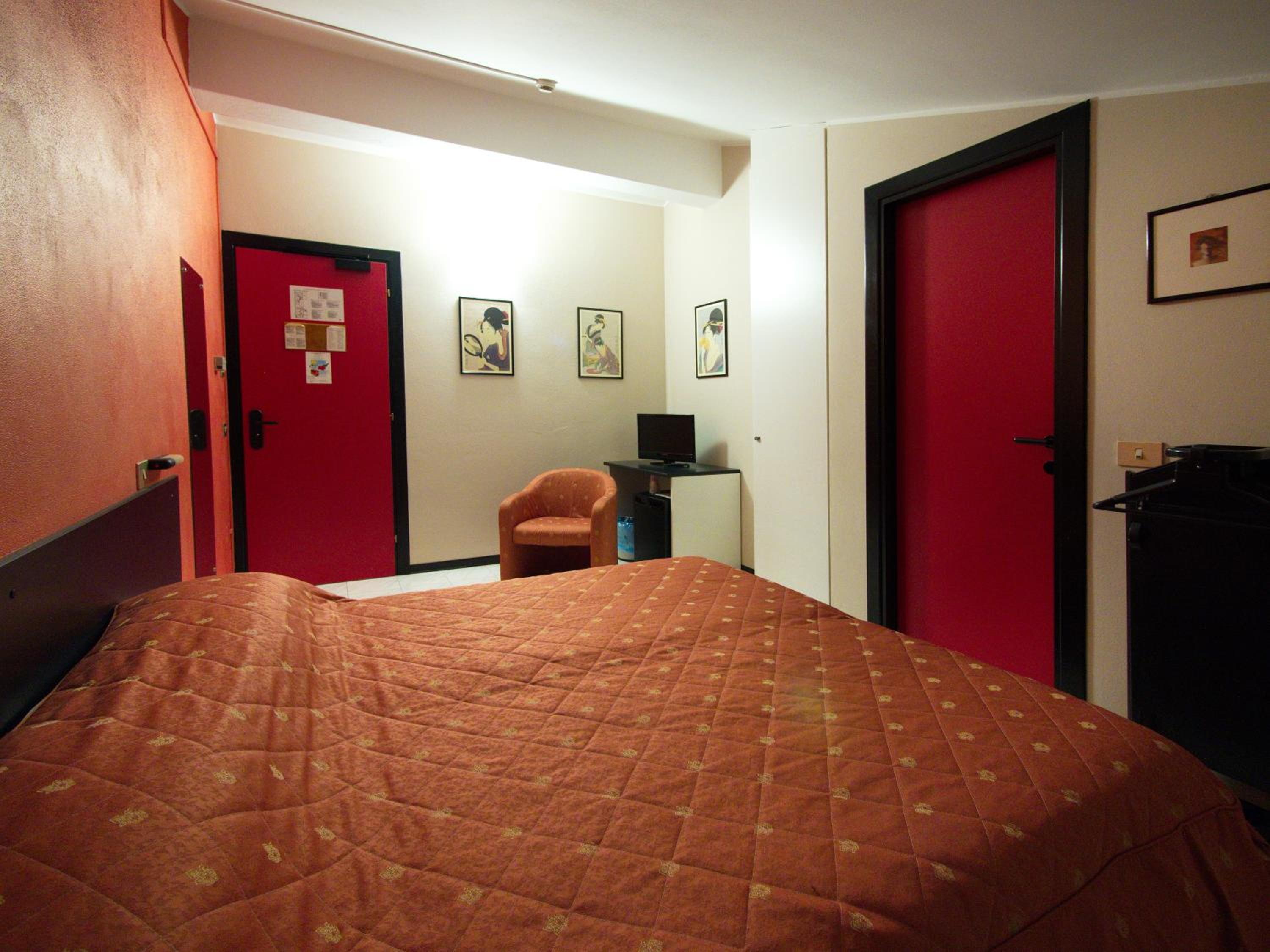 Double or Twin Room - Photo 6