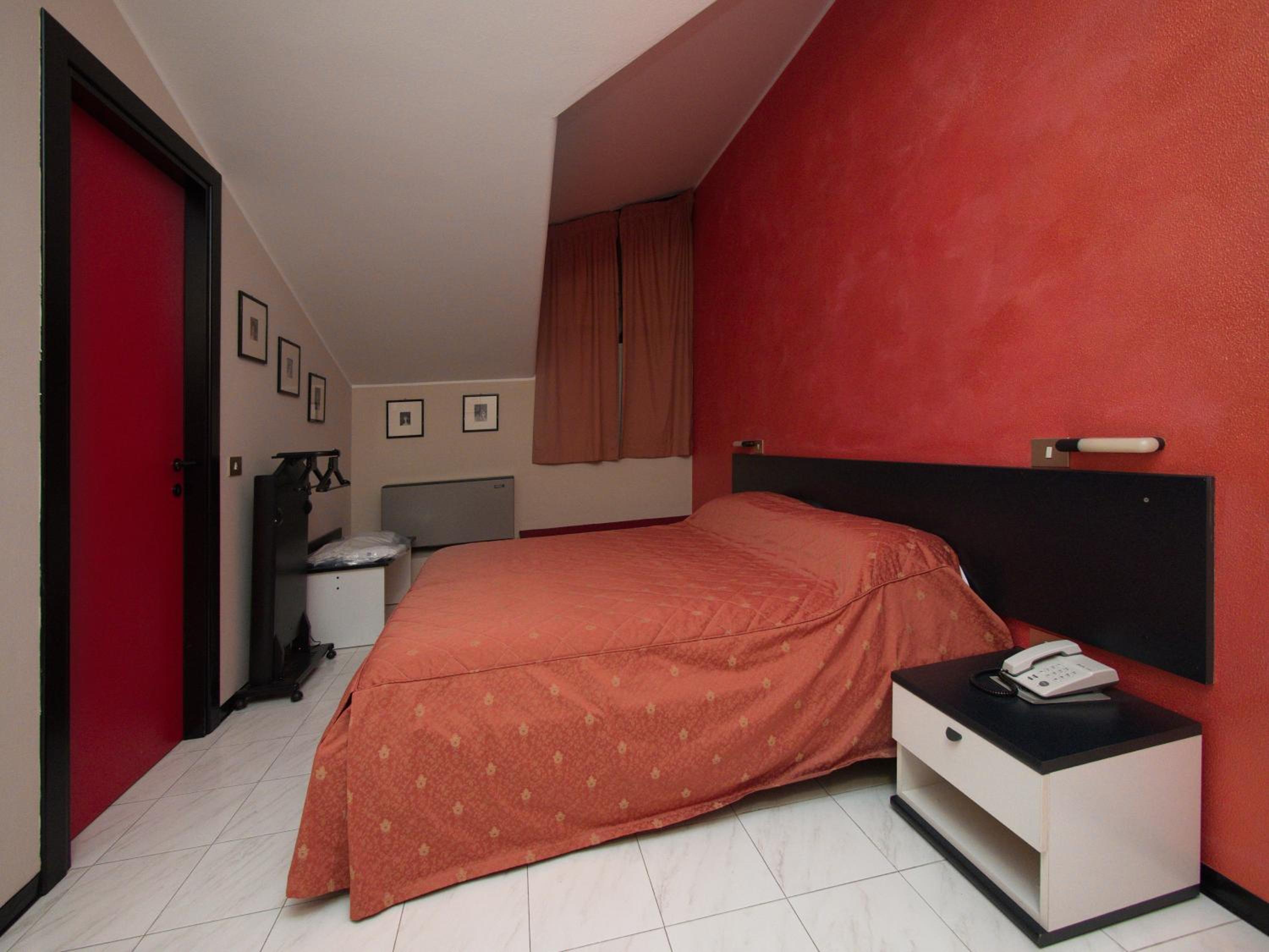 Double or Twin Room - Photo 3