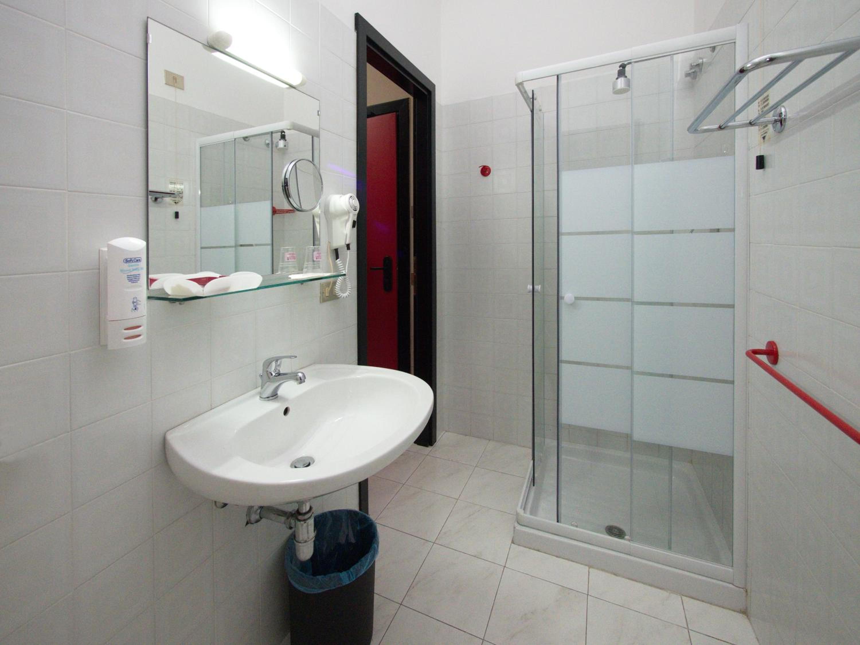 Double or Twin Room - Photo 11