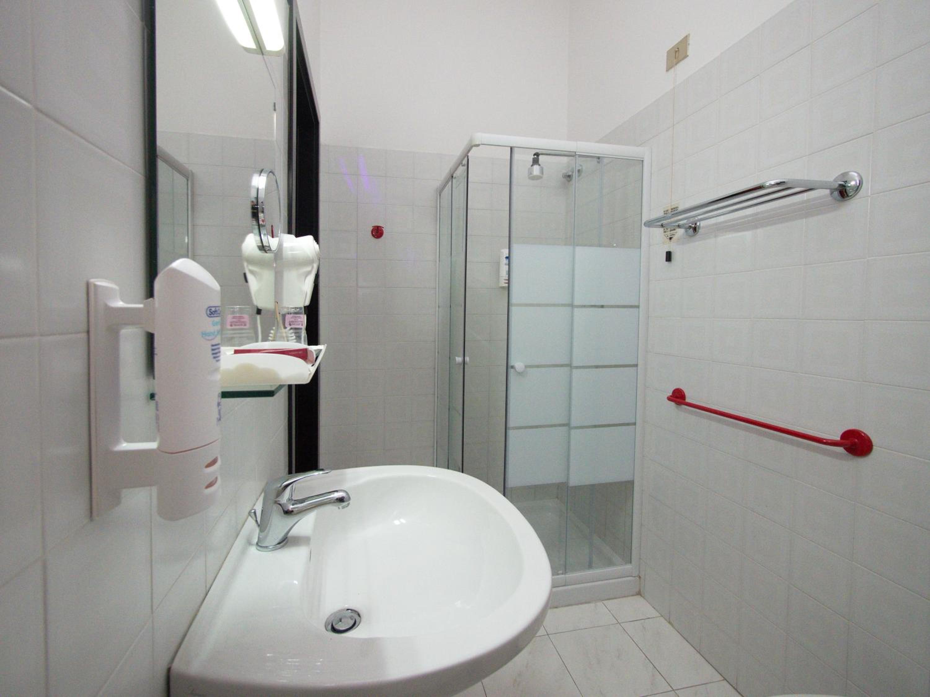 Double or Twin Room - Photo 10