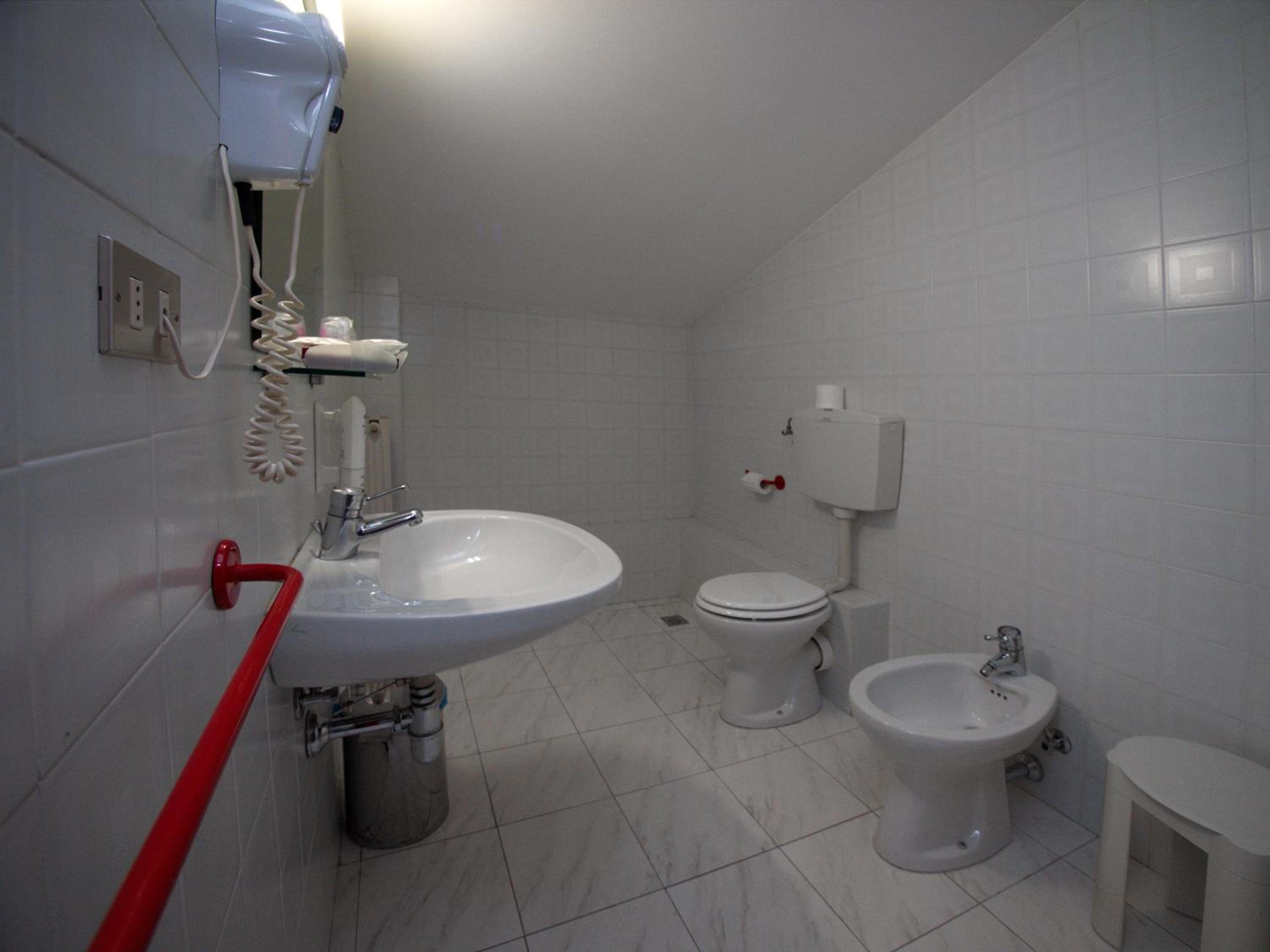 Double or Twin Room - Photo 7