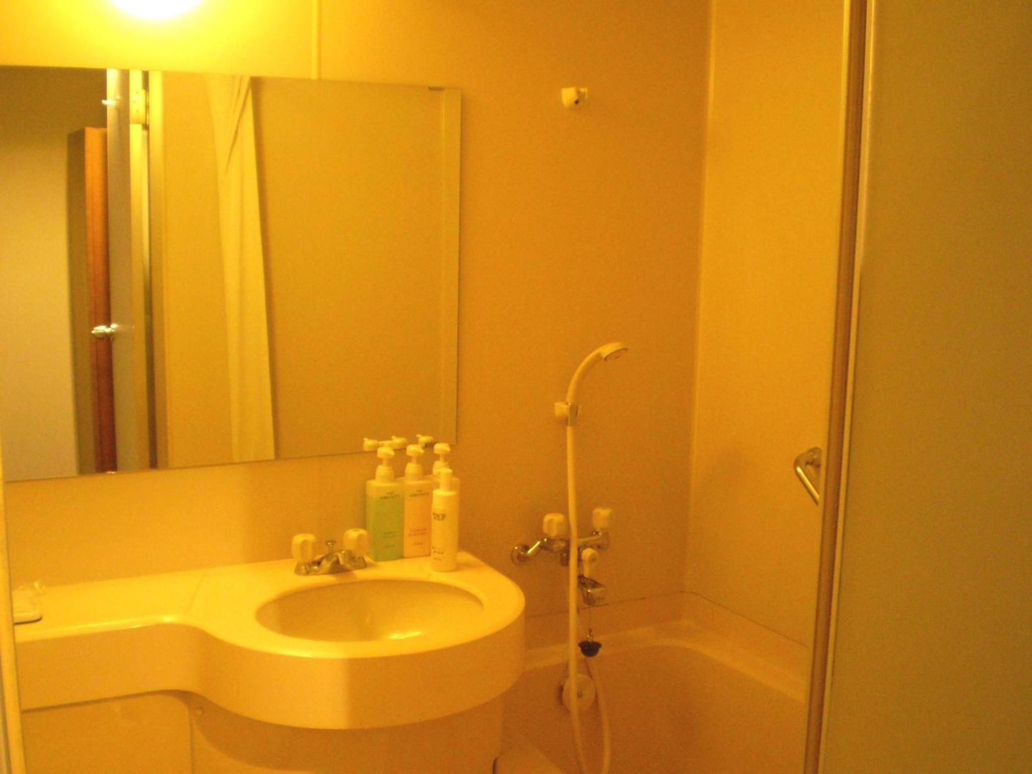 Twin Room - Non-Smoking - Photo 3
