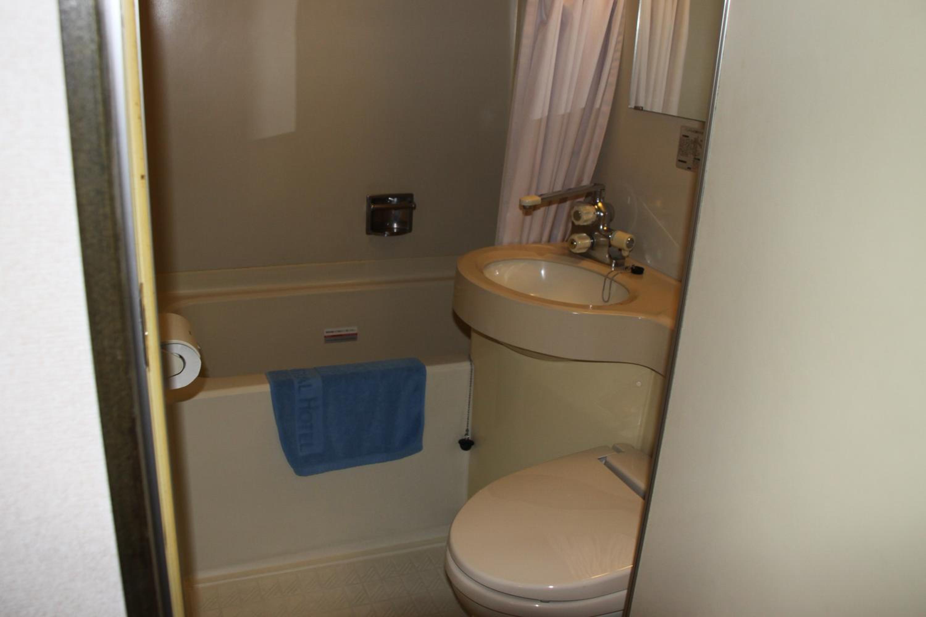 Twin Room - Non-Smoking photo 3