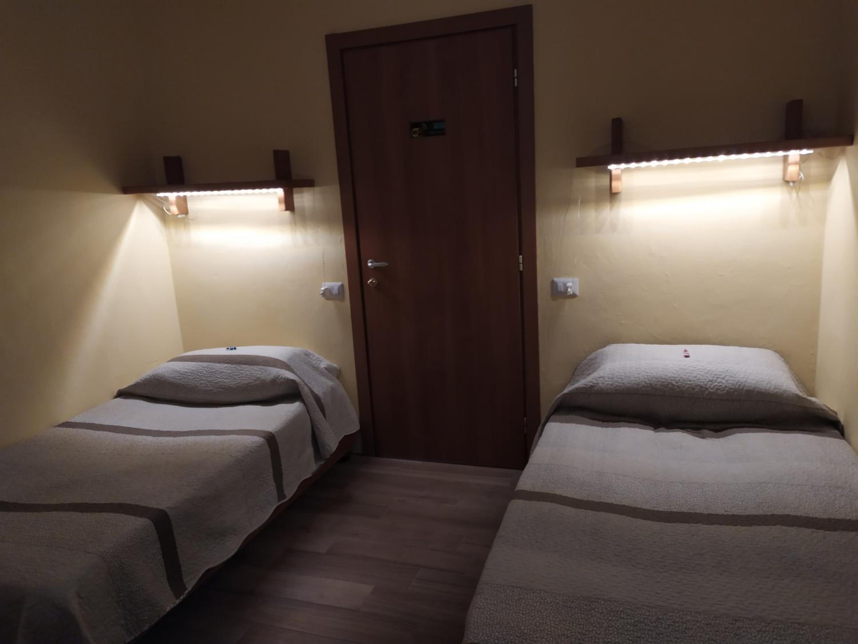 Twin Room with Shared Bathroom photo 1