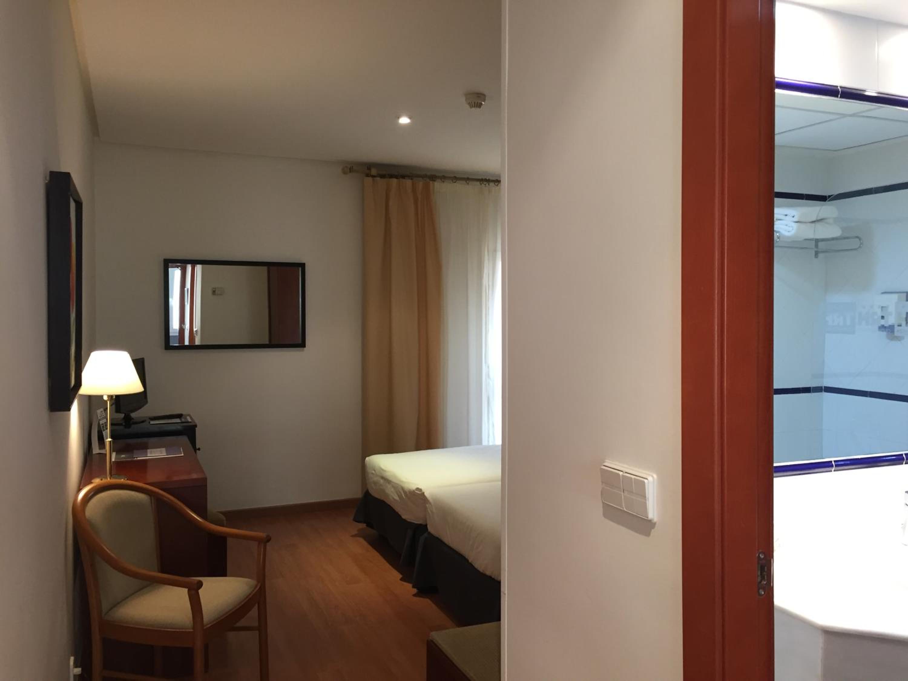 Economy Double Room - Photo 4