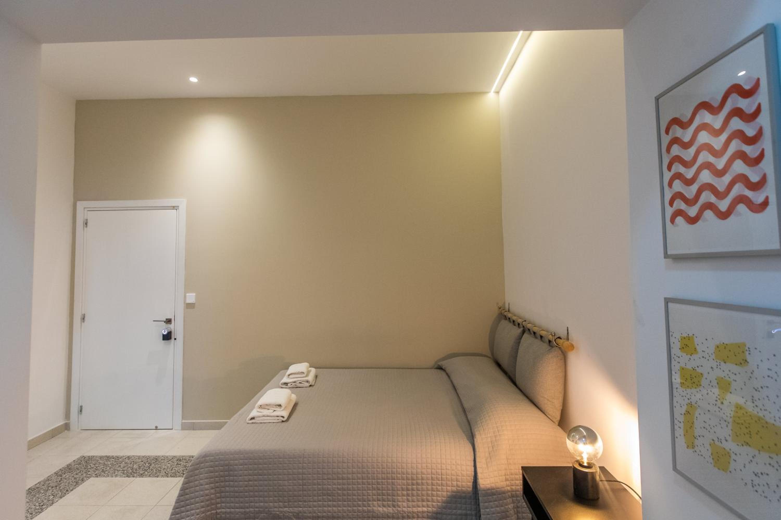 Deluxe King Room photo 2