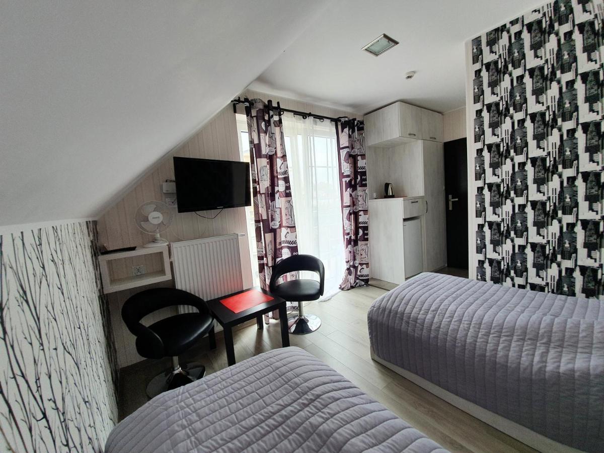 Small Twin Room photo 1