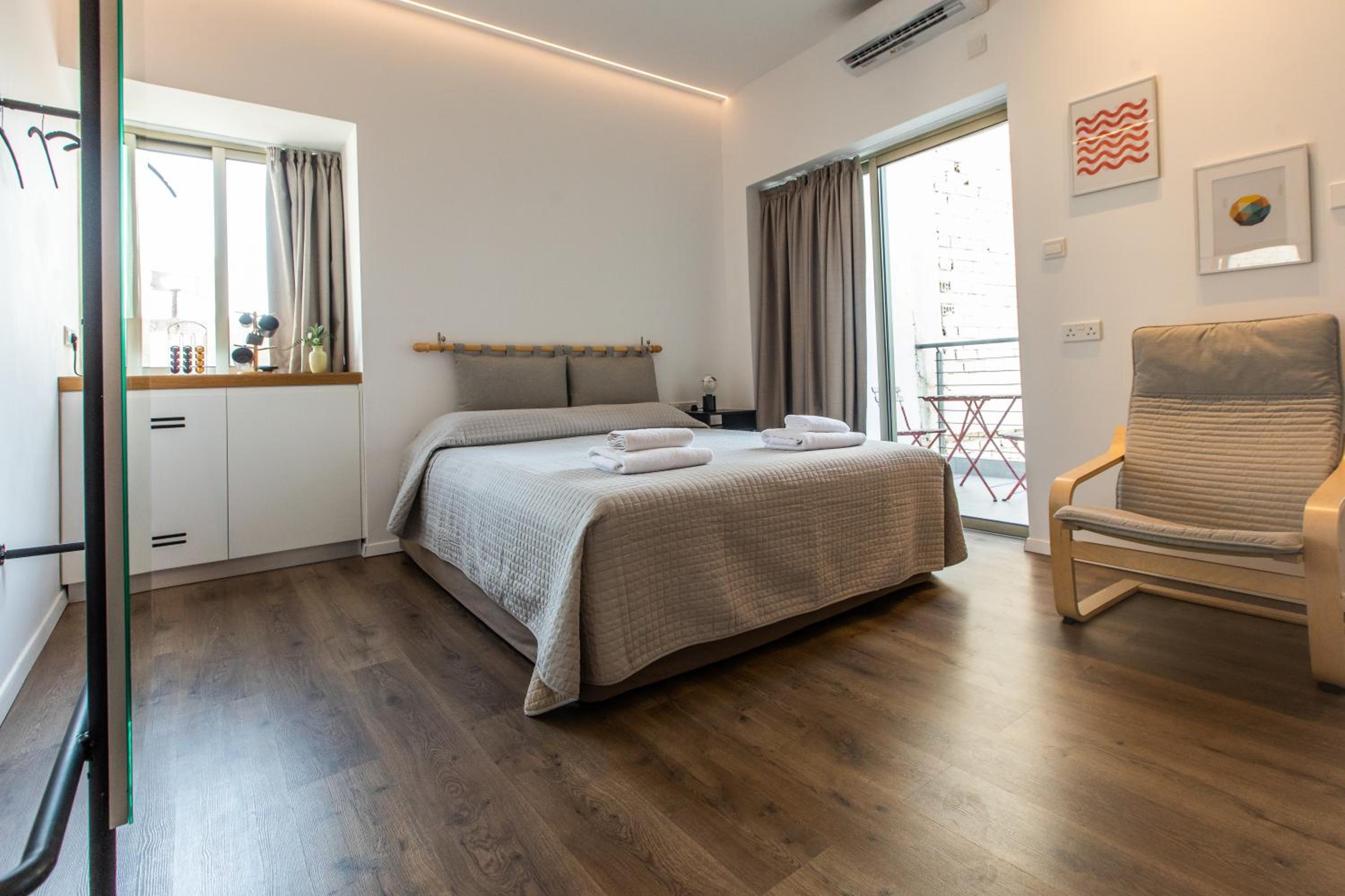 Deluxe Double Room with Balcony photo 1