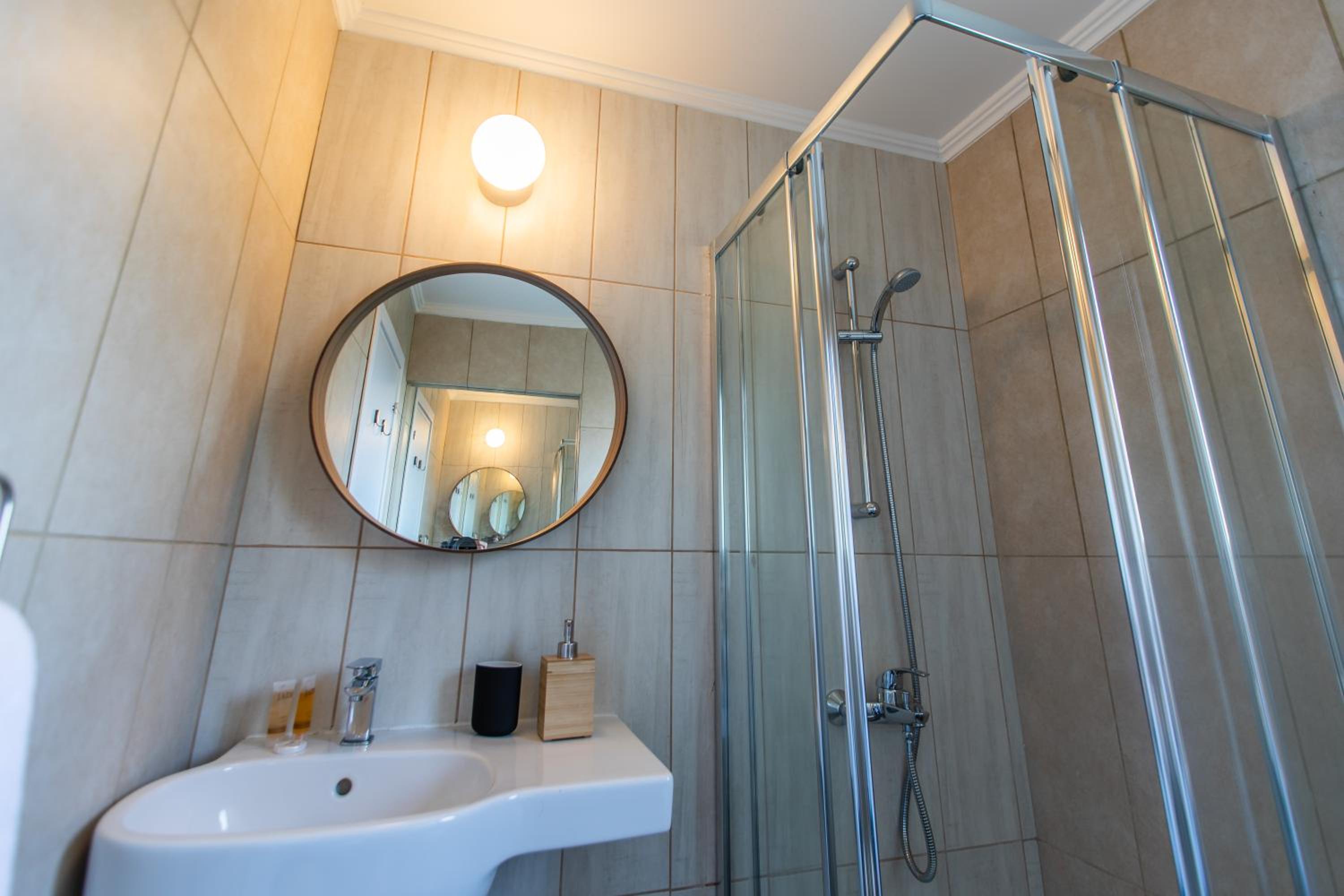Deluxe Double Room with Balcony photo 3