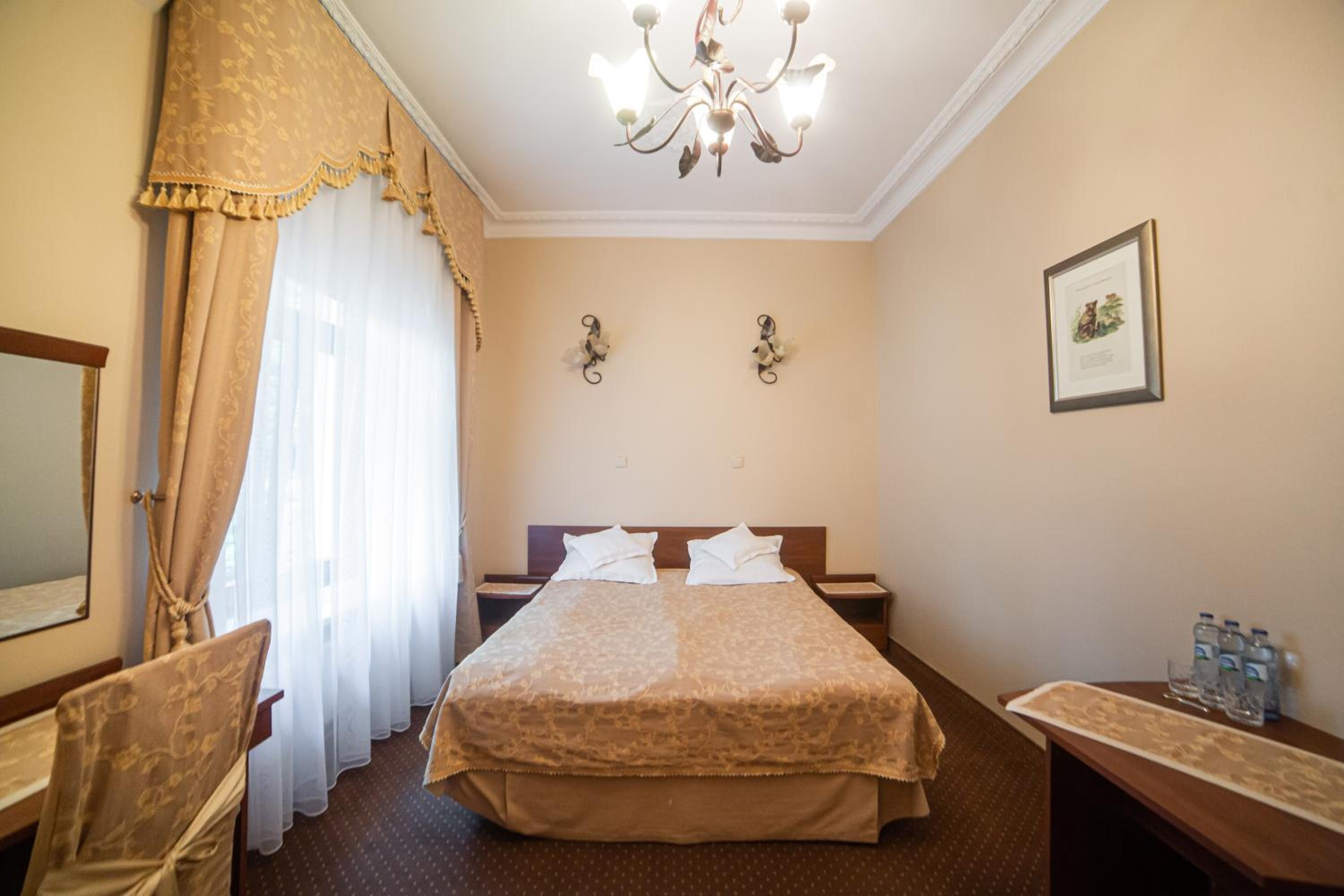 Double or Twin Room - Photo 2