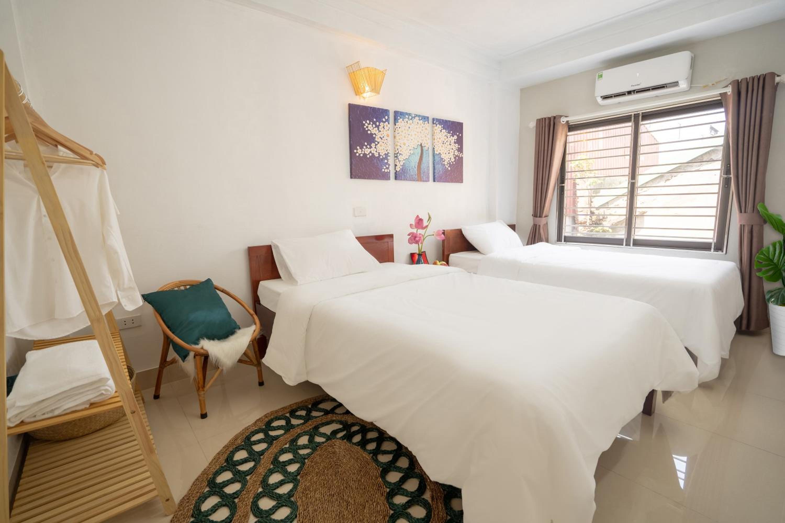 Twin Room With View