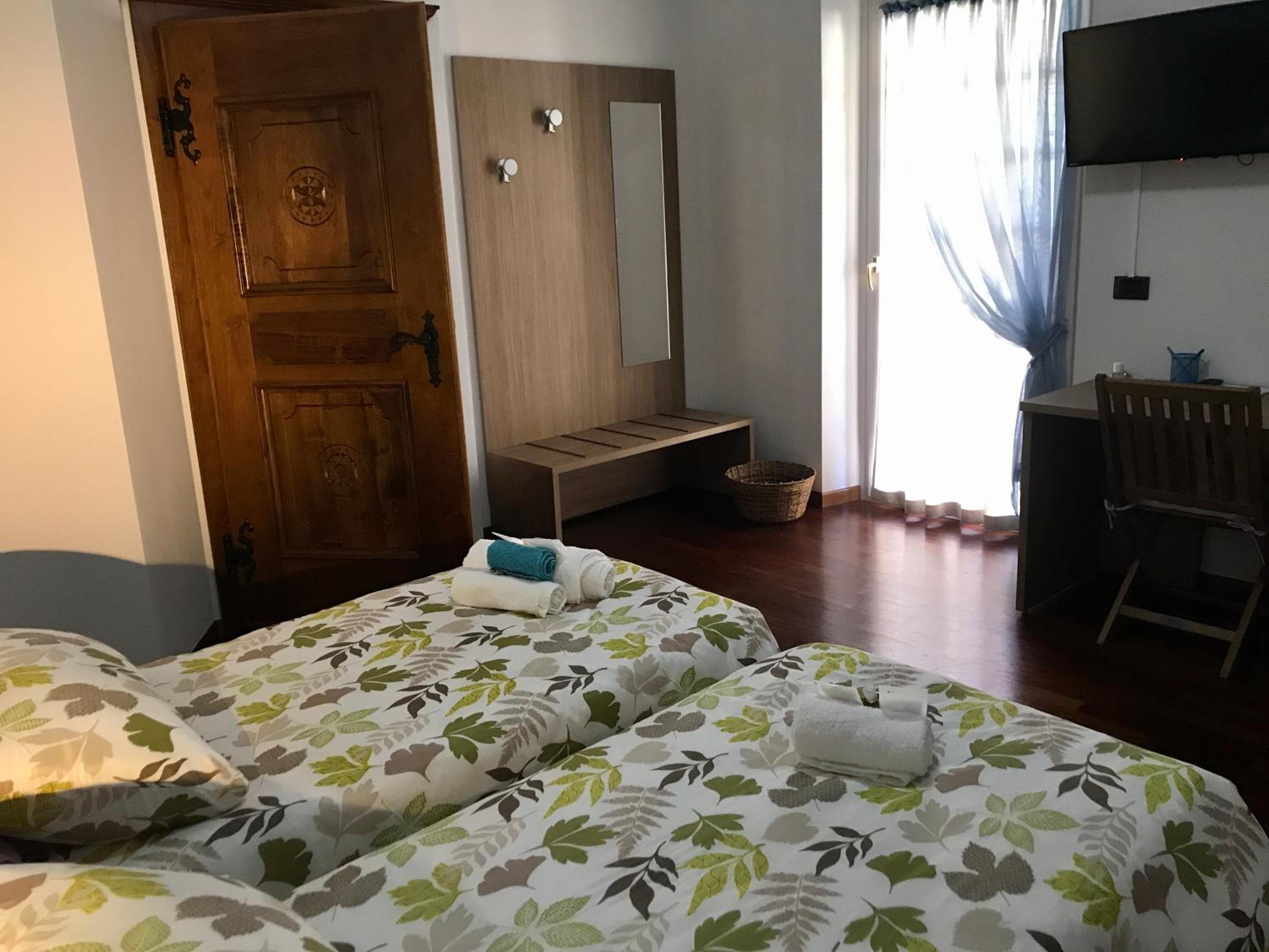 Double or Twin Room with Private Bathroom photo 2
