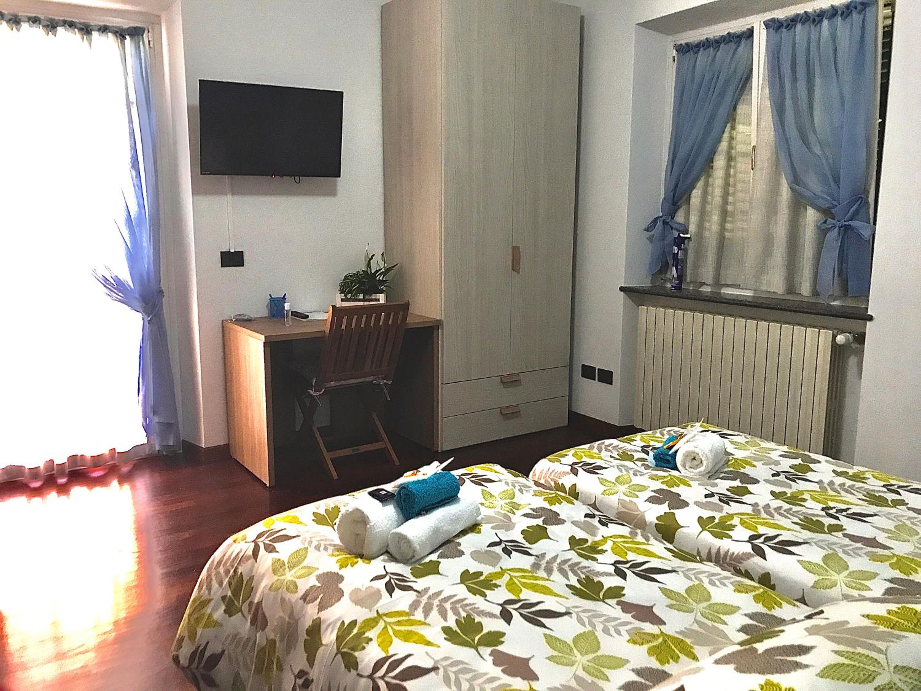 Double or Twin Room with Private Bathroom photo 3