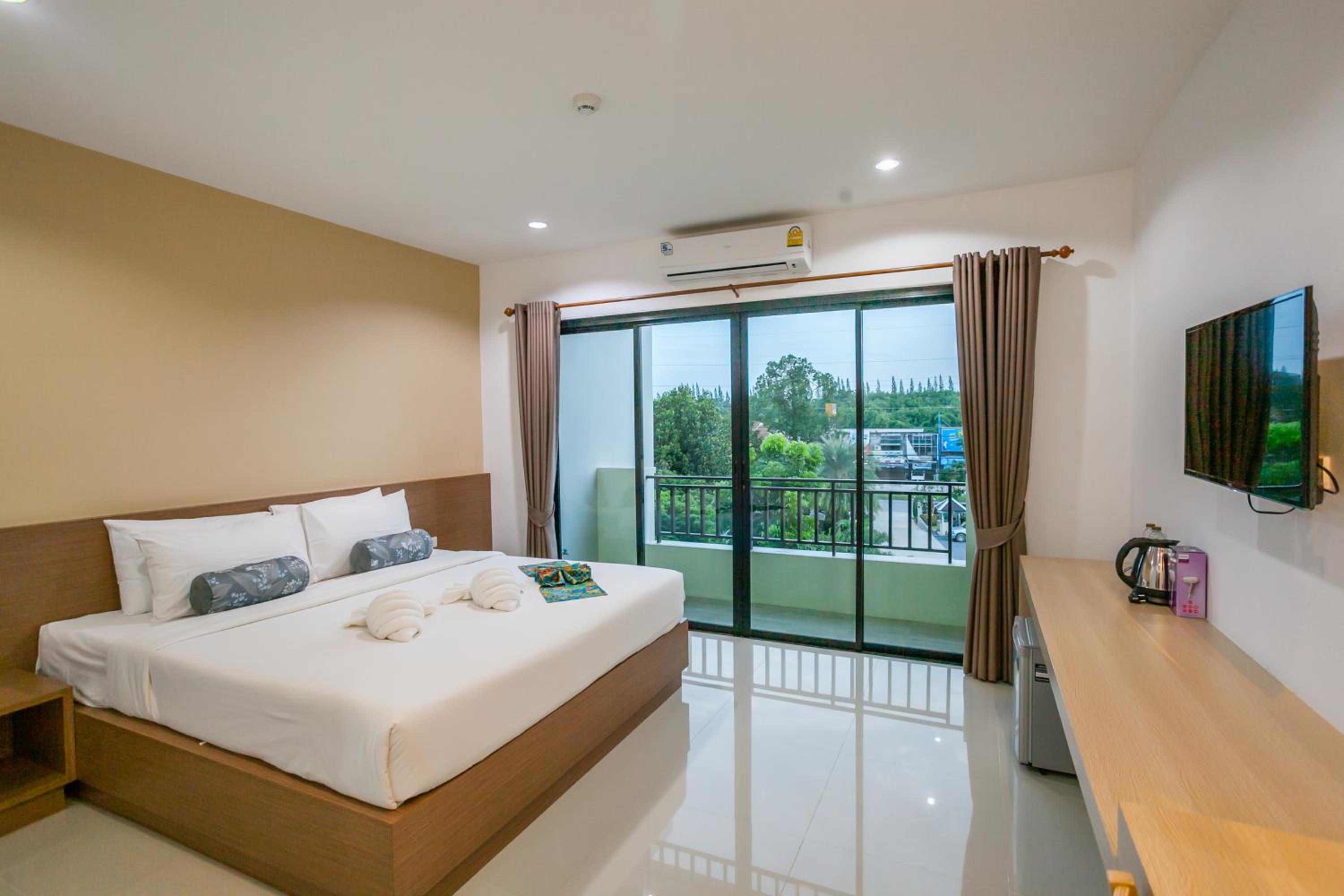 Apartment with Balcony photo 3
