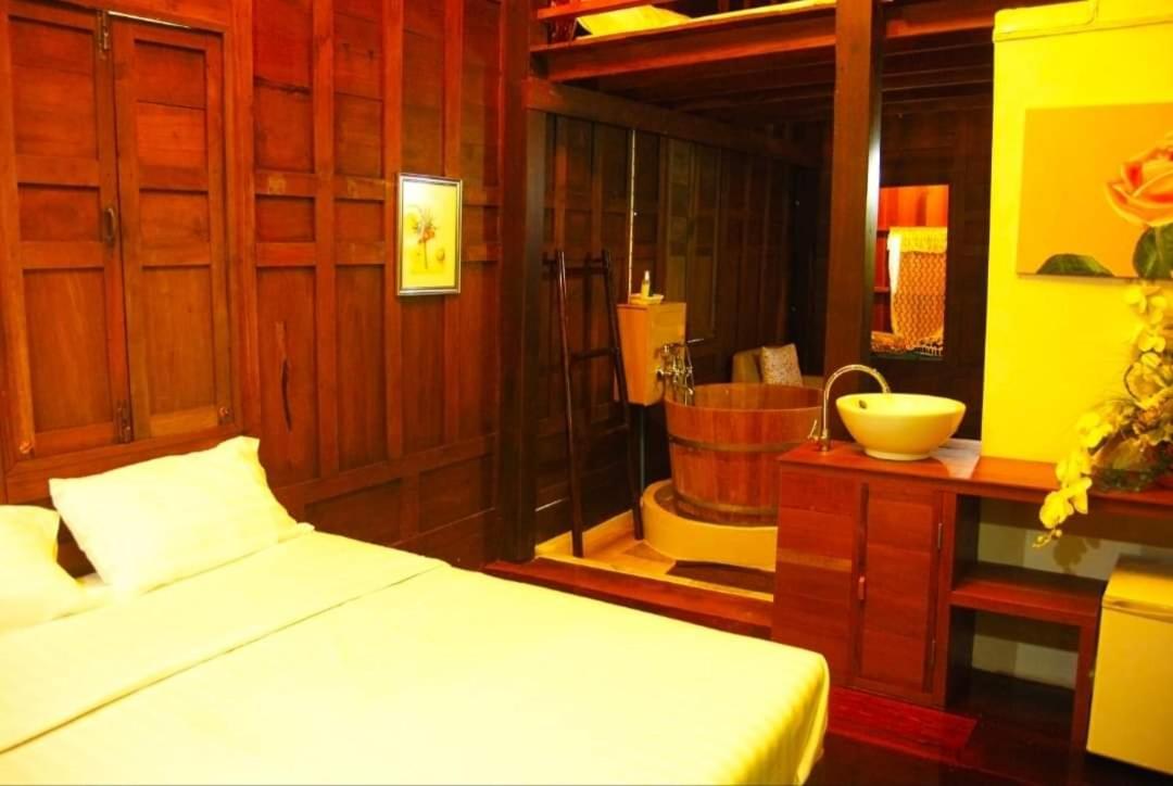 Deluxe Family Suite - Photo 4
