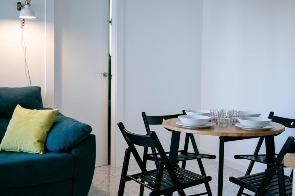 Deluxe Double Room with Balcony - Photo 18
