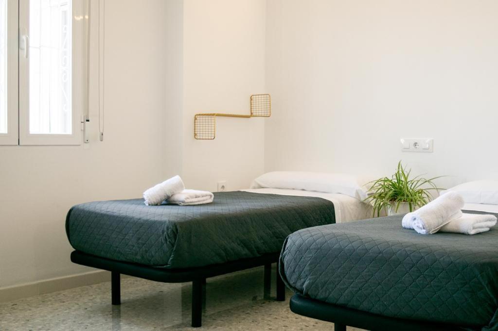 Deluxe Double Room with Balcony - Photo 16