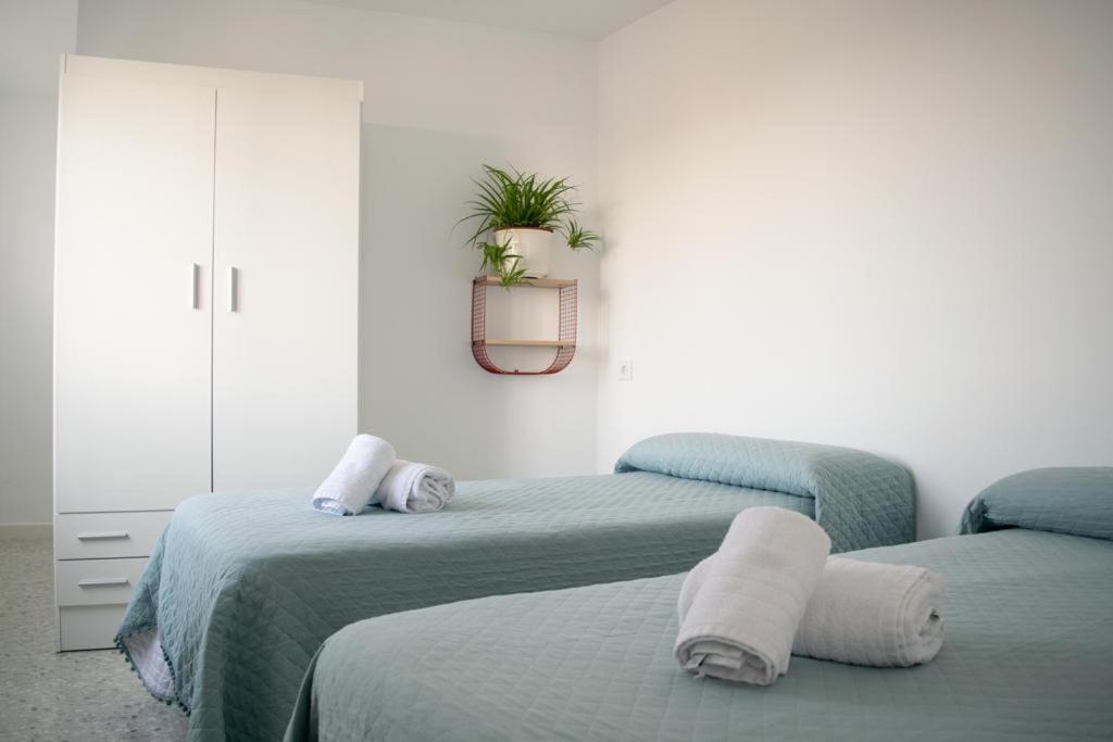 Deluxe Double Room with Balcony - Photo 13