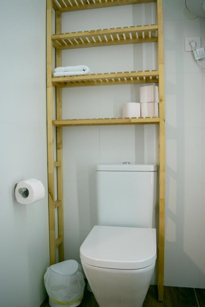 Deluxe Double Room with Balcony - Photo 7