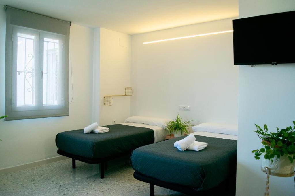 Deluxe Double Room with Balcony - Photo 6