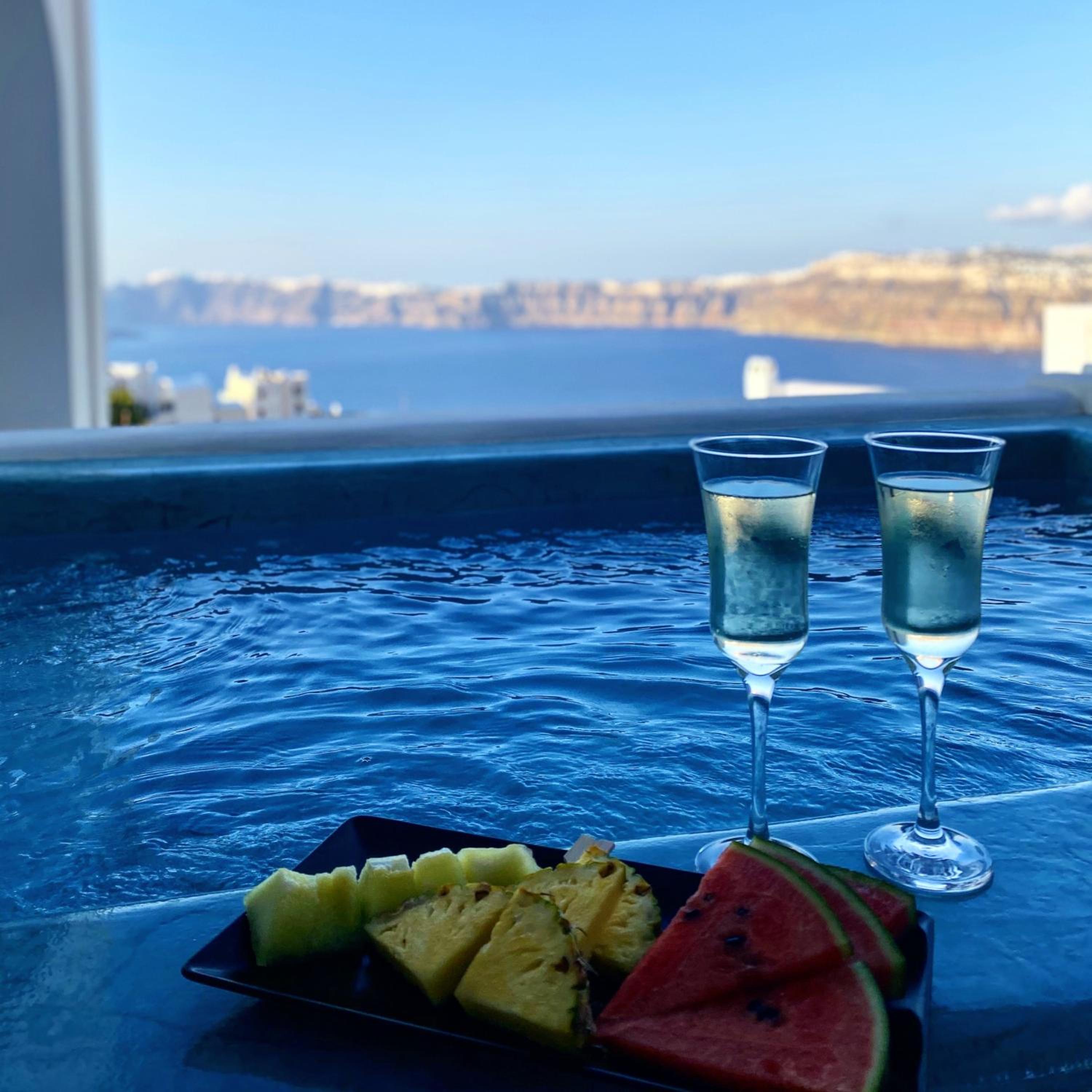 Split Level Executive Suite with Private Plunge Pool and Caldera View photo 3