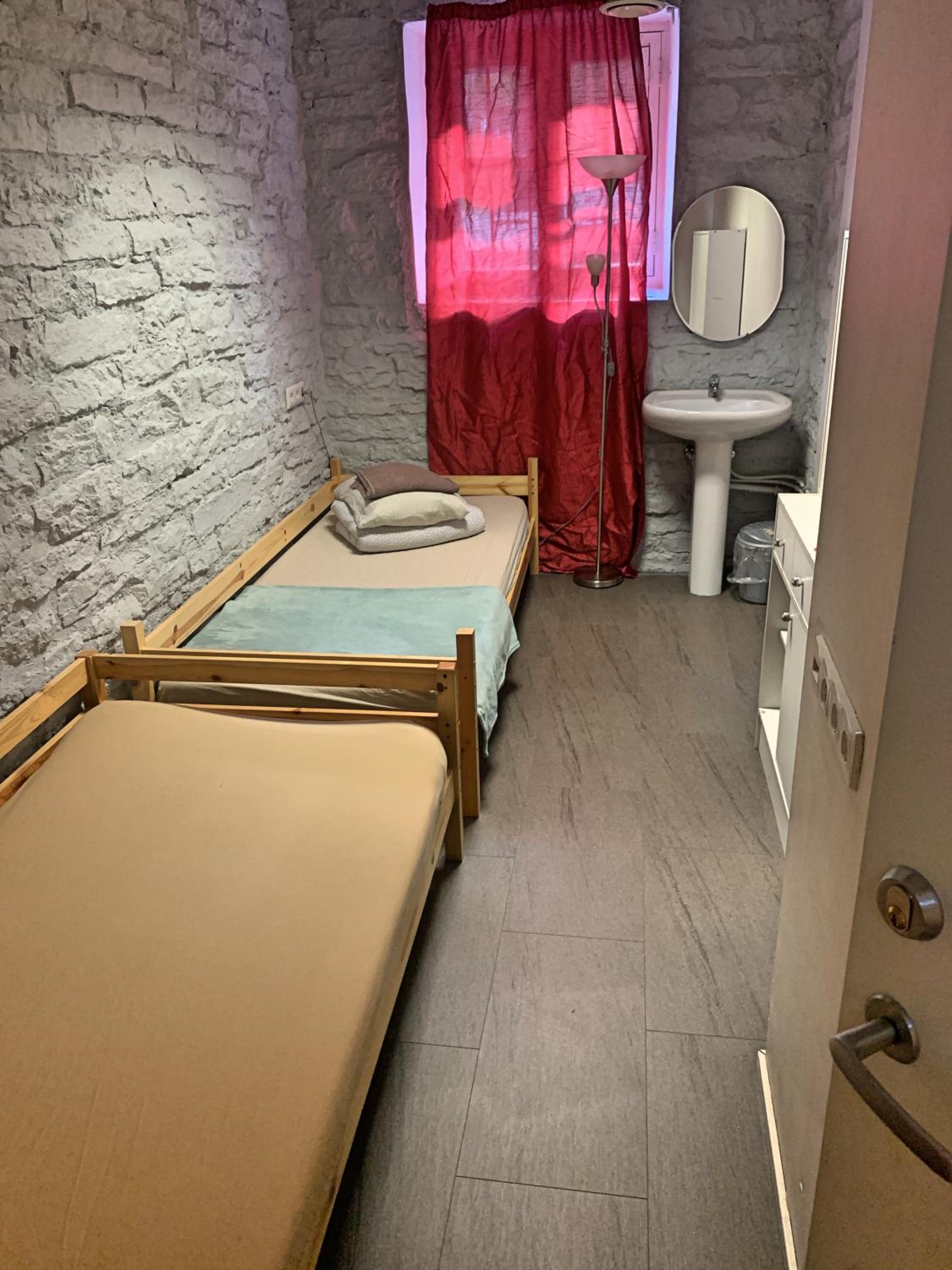Twin Room - Semi-Basement Floor - Photo 15