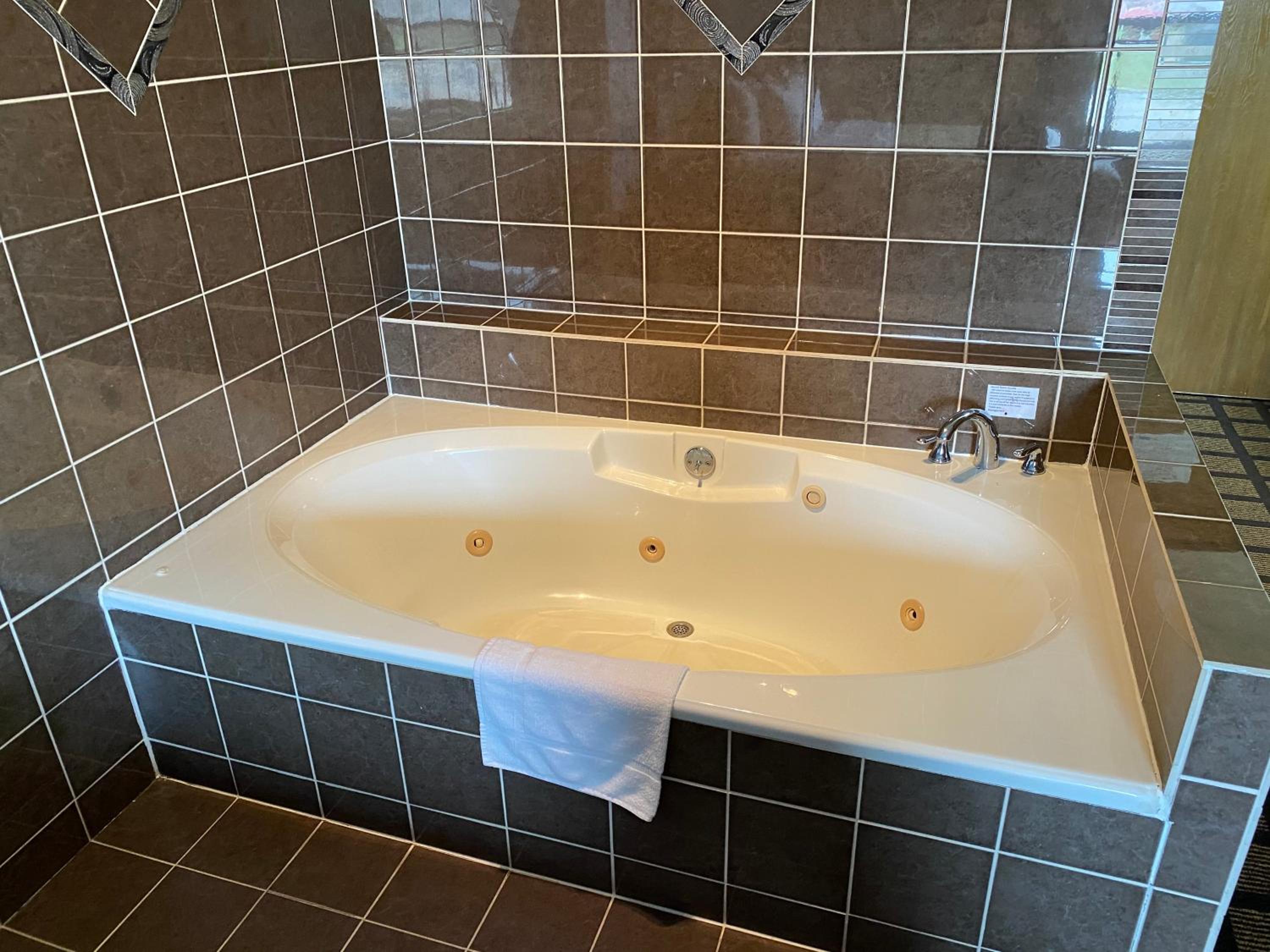 King Room with Spa Bath - Photo 2