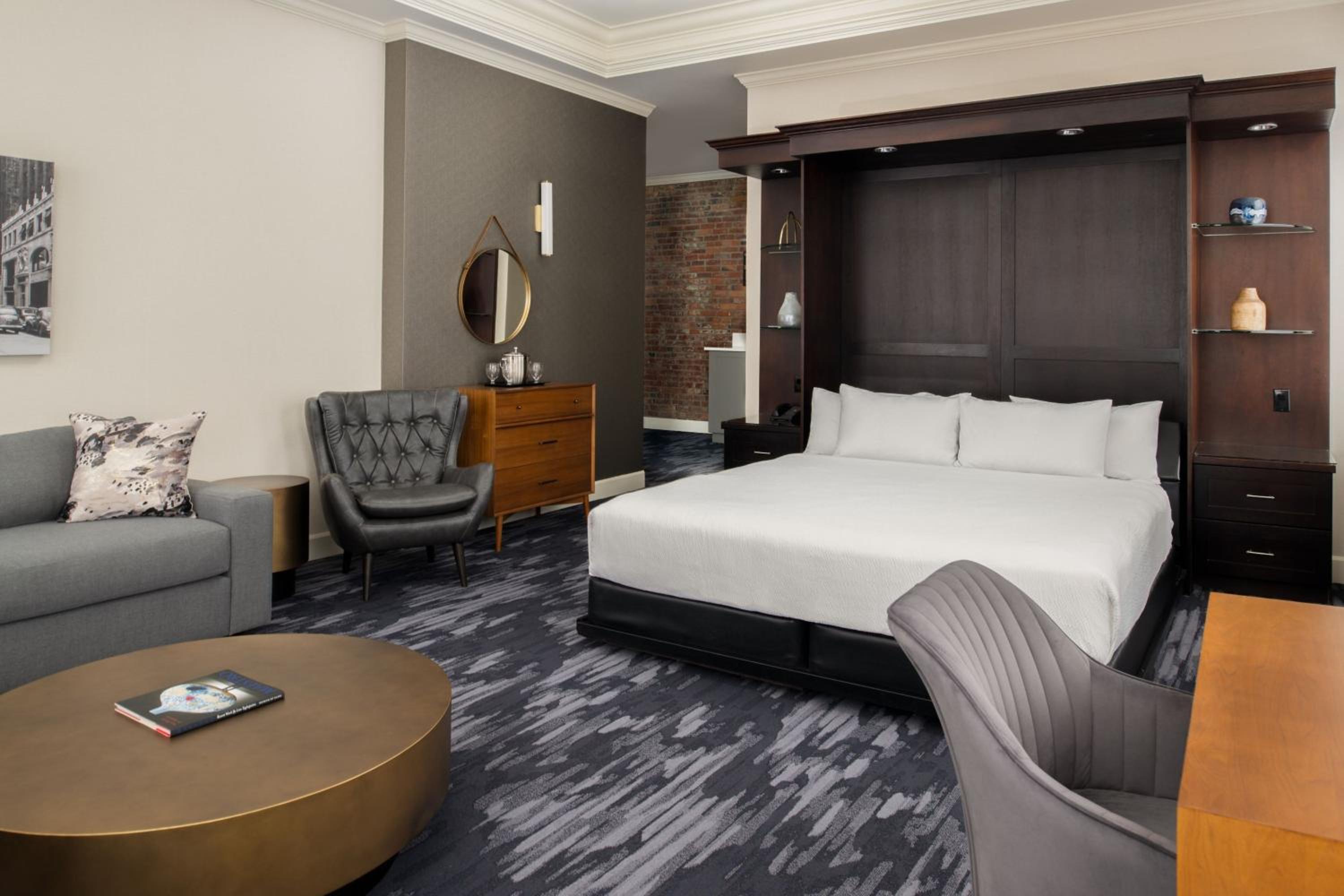 Deluxe Room with Pull-Down Bed - Hearing Accessible