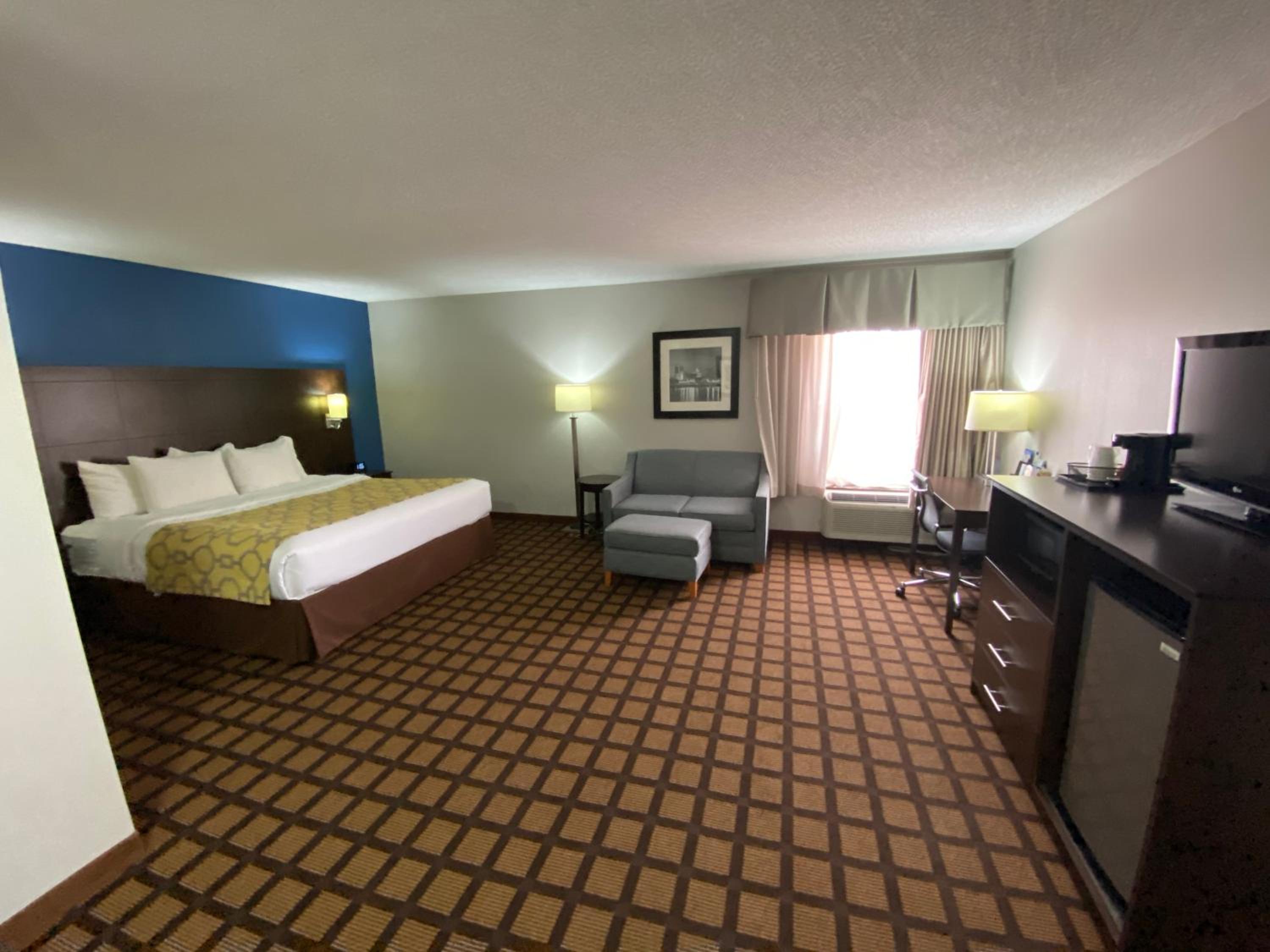 King Suite - Non-Smoking - Photo 2