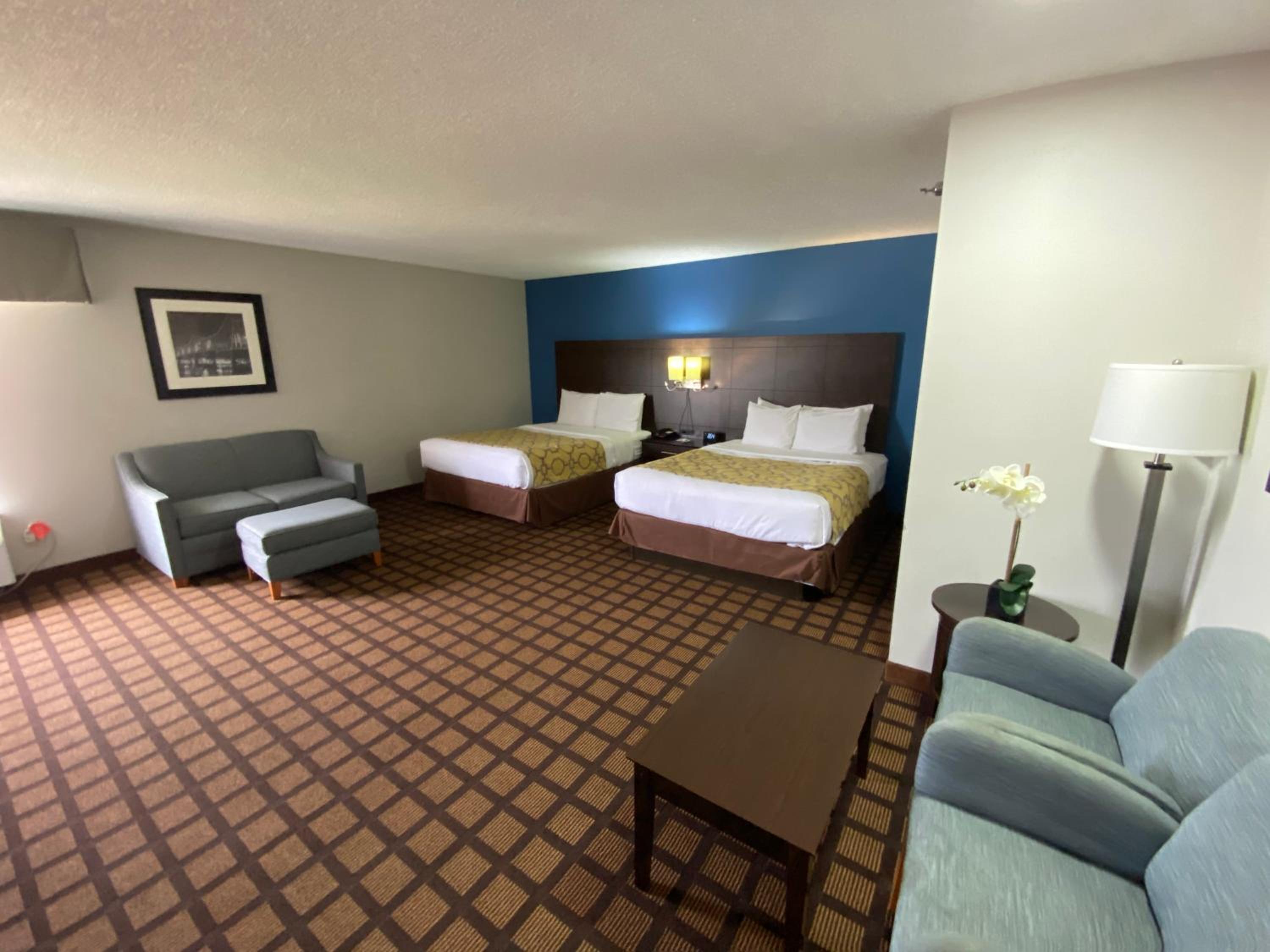 Queen Suite - Non-Smoking - Photo 1