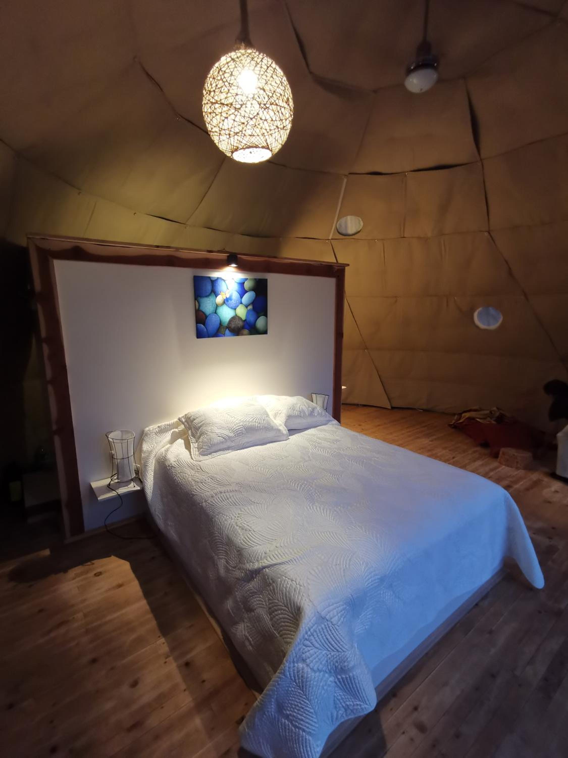 Deluxe King Room - Photo 13