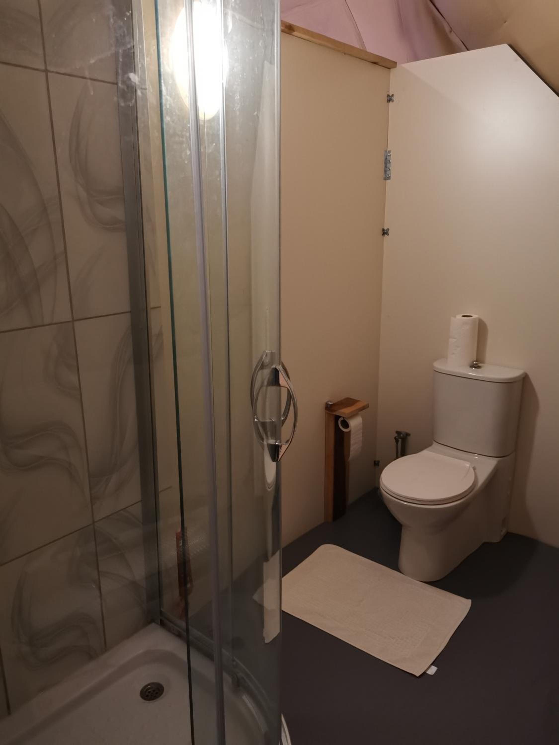 Deluxe King Room - Photo 12