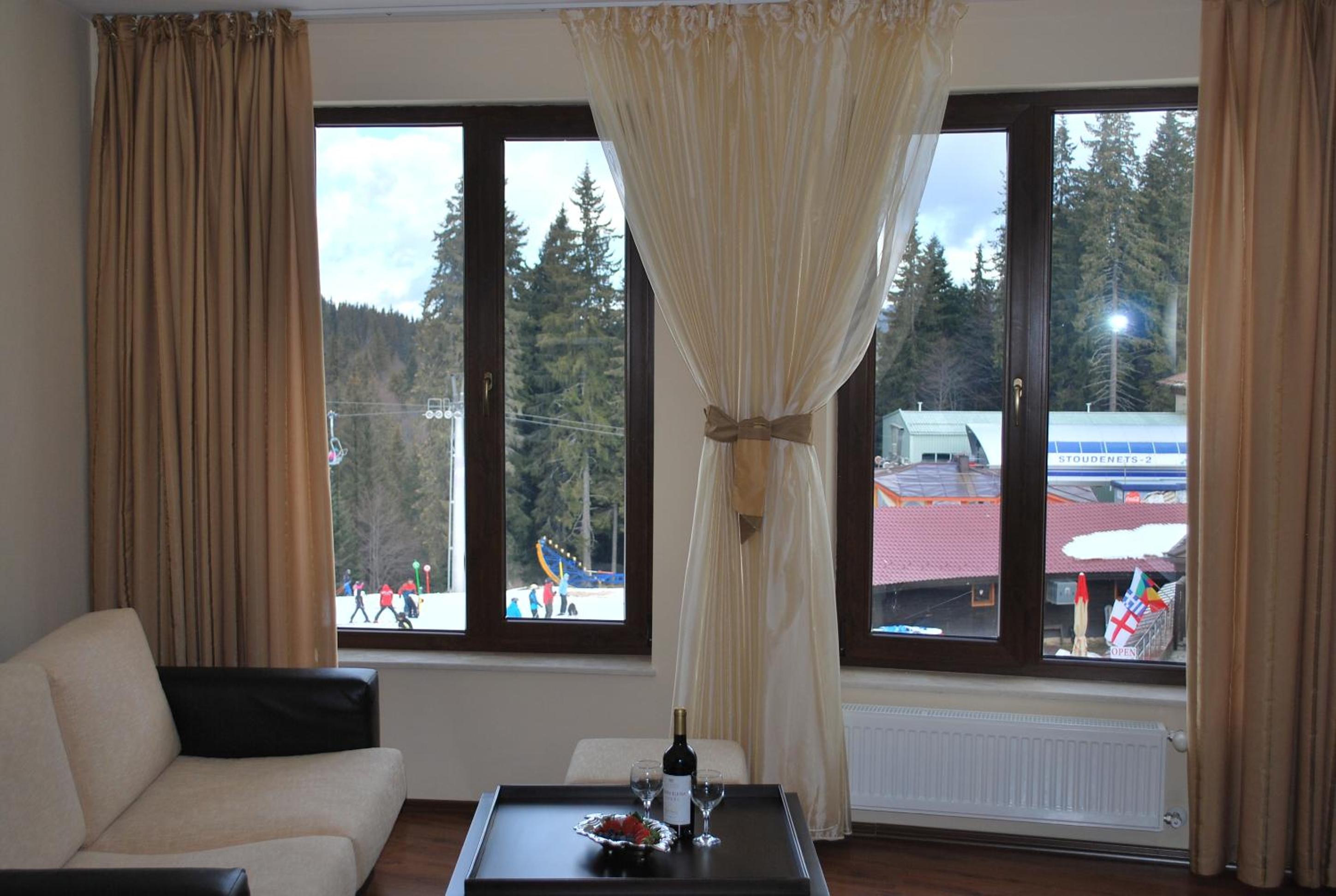 One-Bedroom Apartment (2 Adults + 2 Children) photo 2