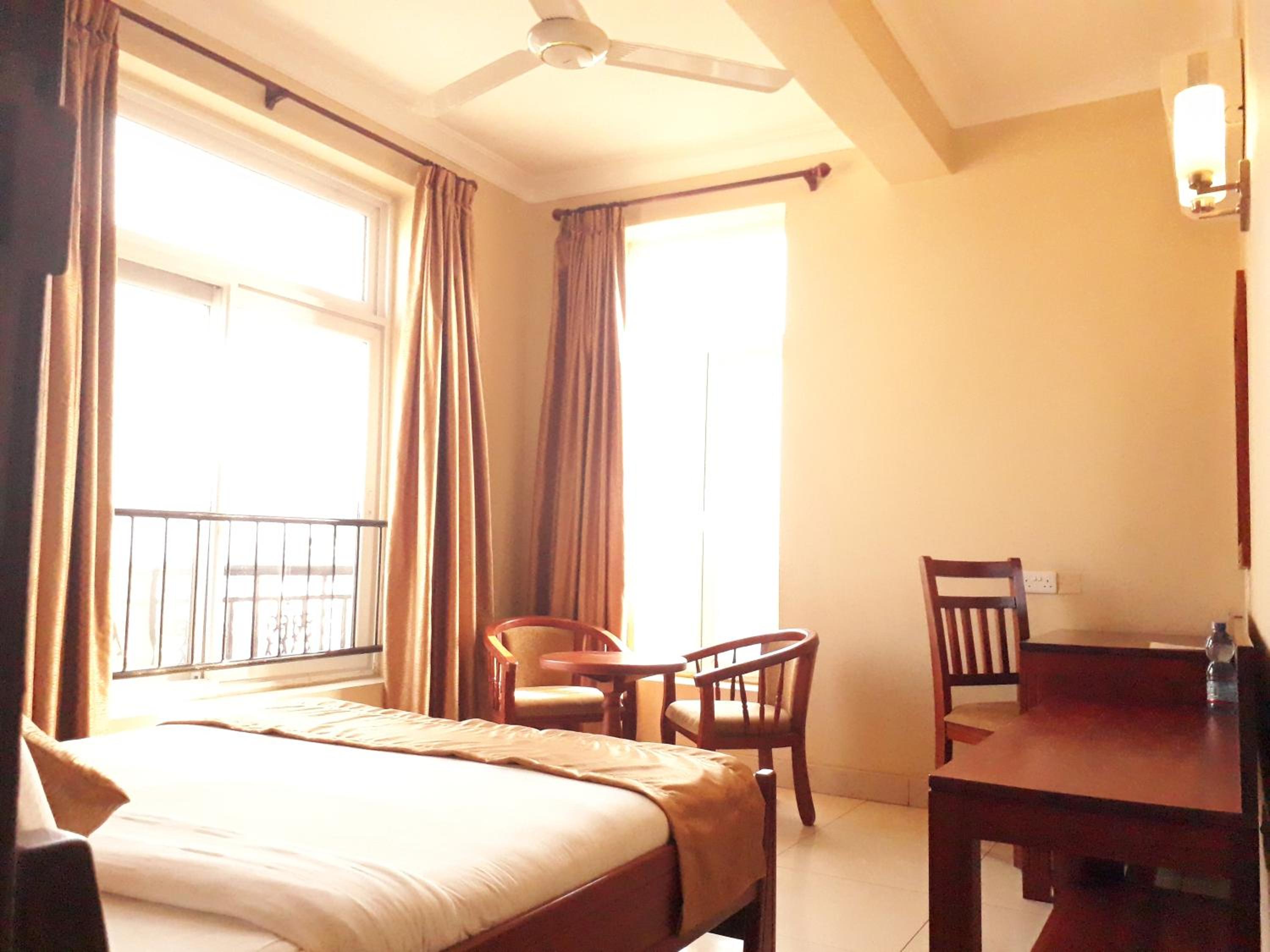 Apartment photo 2