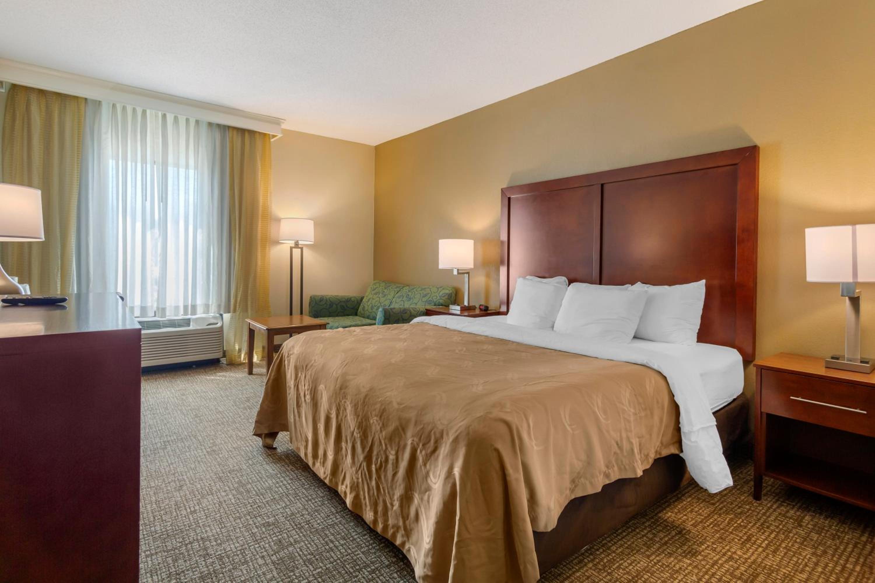 King Room - Accessible/Non-Smoking - Photo 2