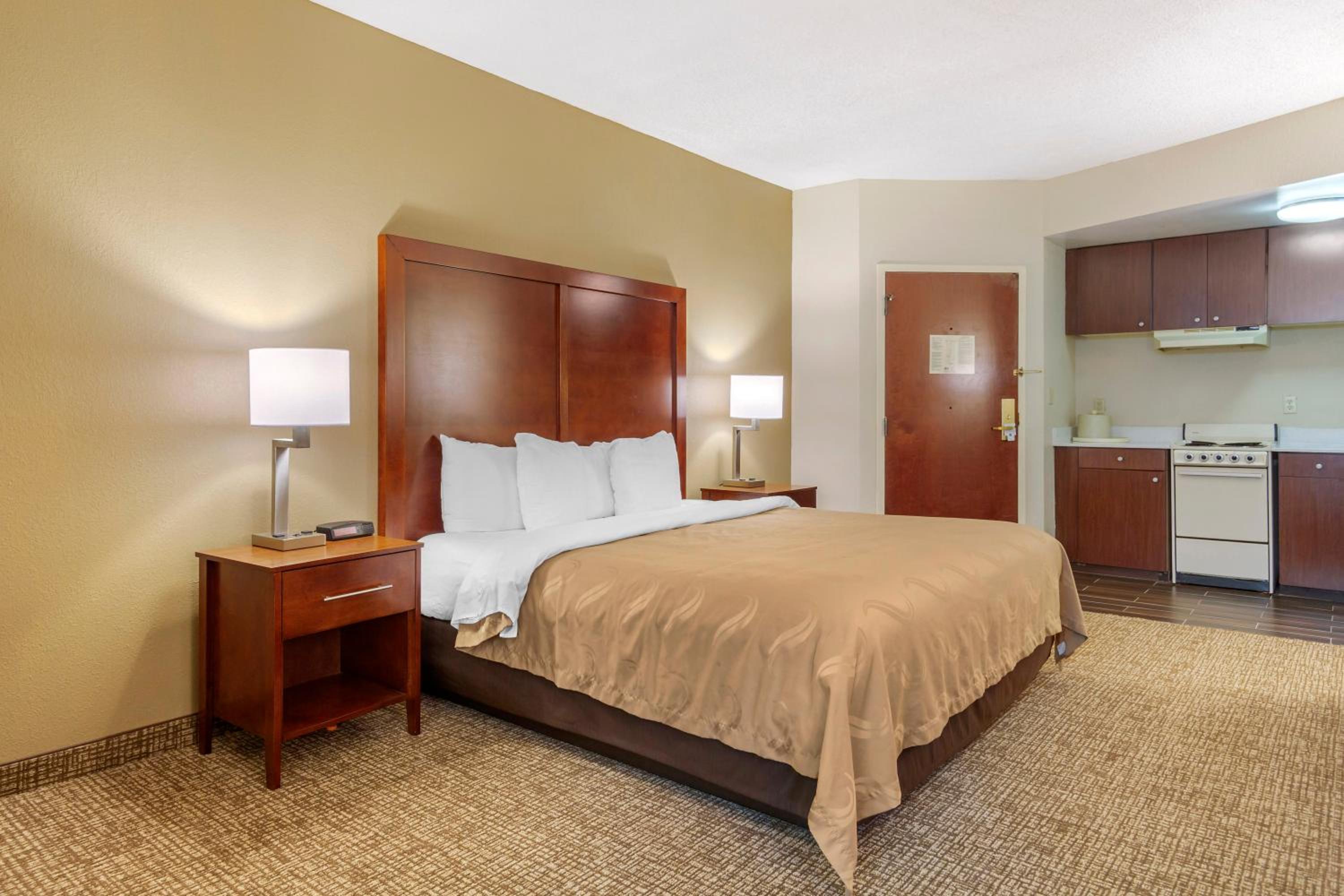 King Room - Accessible/Non-Smoking - Photo 1